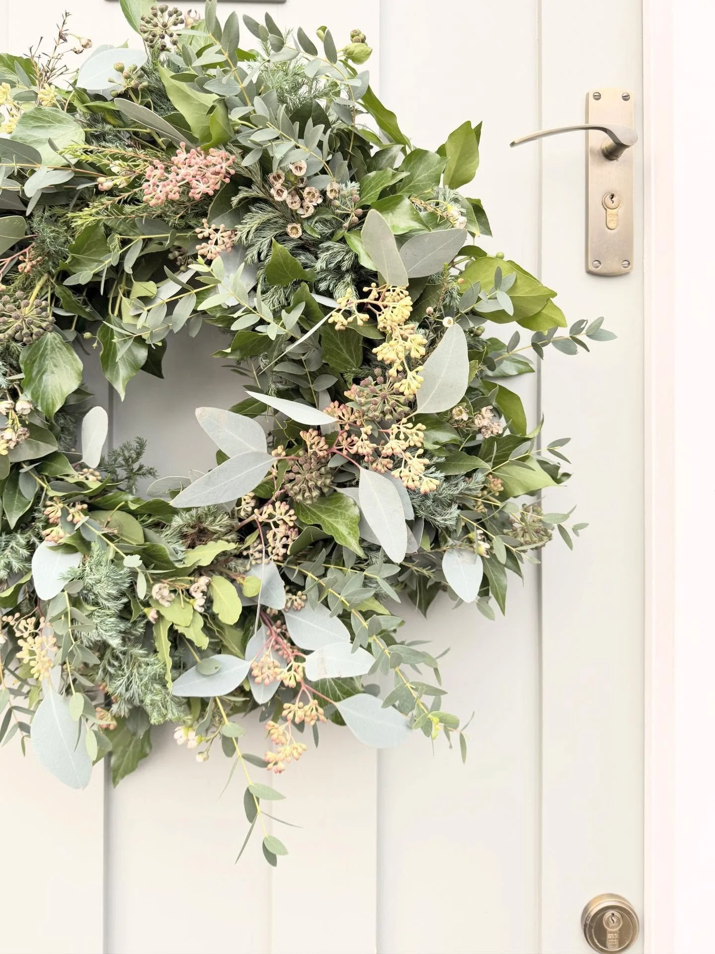 Catching up after the busiest few weeks. On top of some major house renovations it&rsquo;s been full on in the office too. 
1. This years Christmas wreath.
2. Mince pies from @littlebrunettebakery Always. 
3. Christmas markets @shopsouthwell 
4. The 