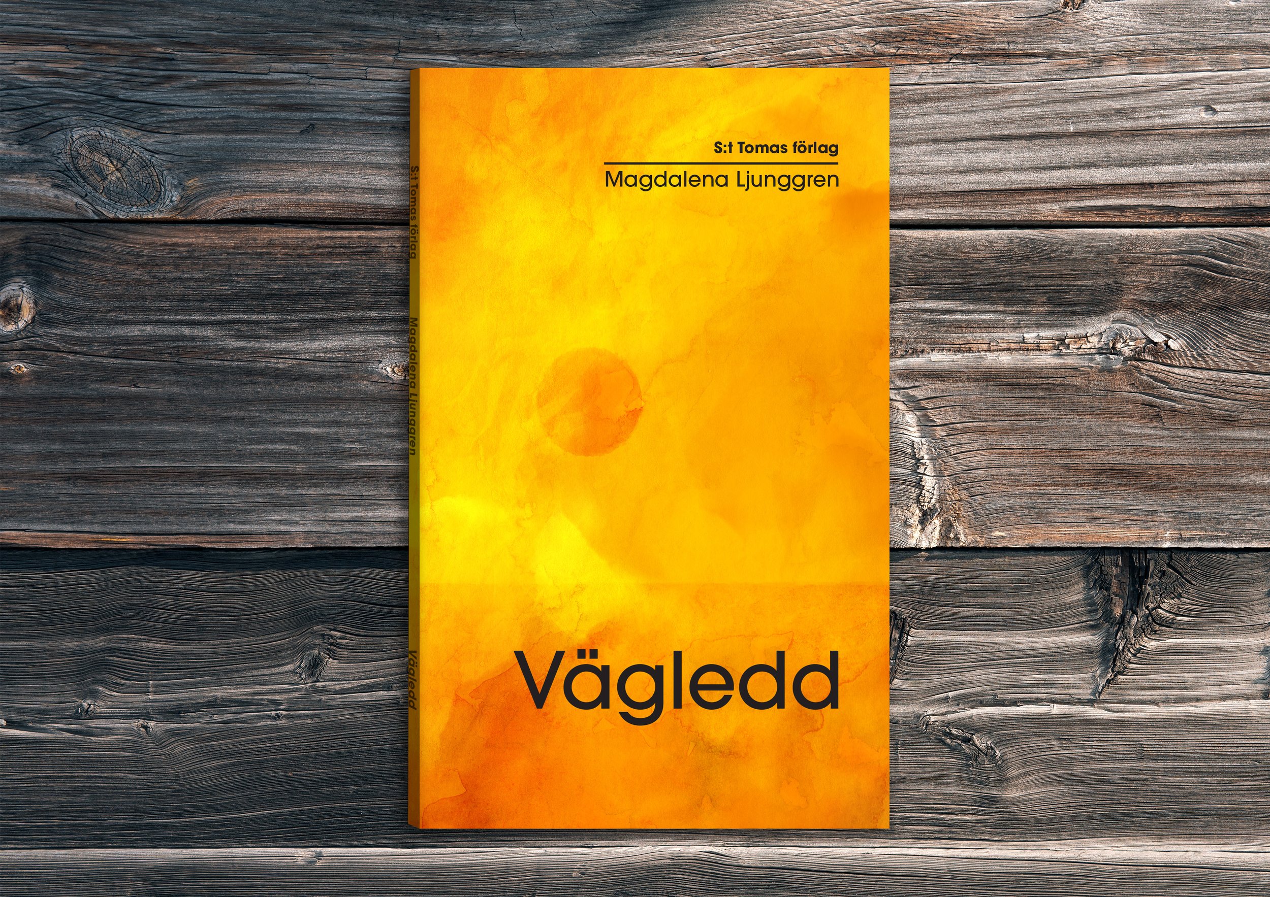 Vägledd on wooden table 1.jpg