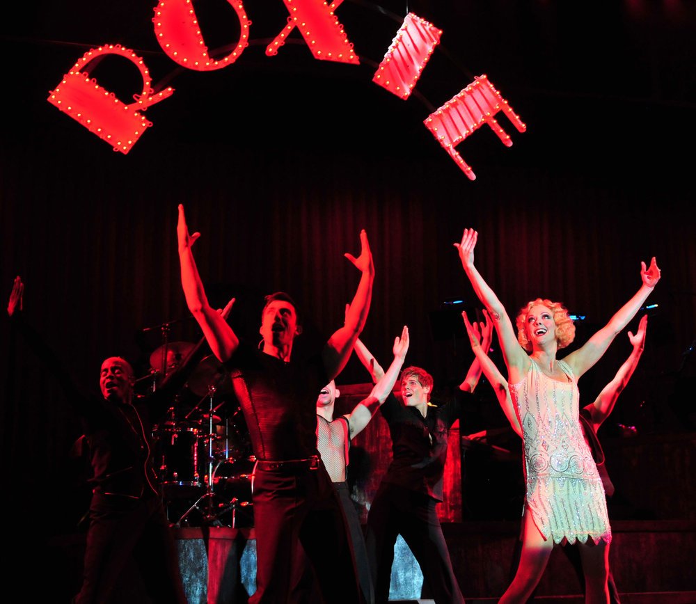 2010_OP_Chicago_Angie-Schworer_as_Roxie-Hart_Cast-of-Chi_002.jpg