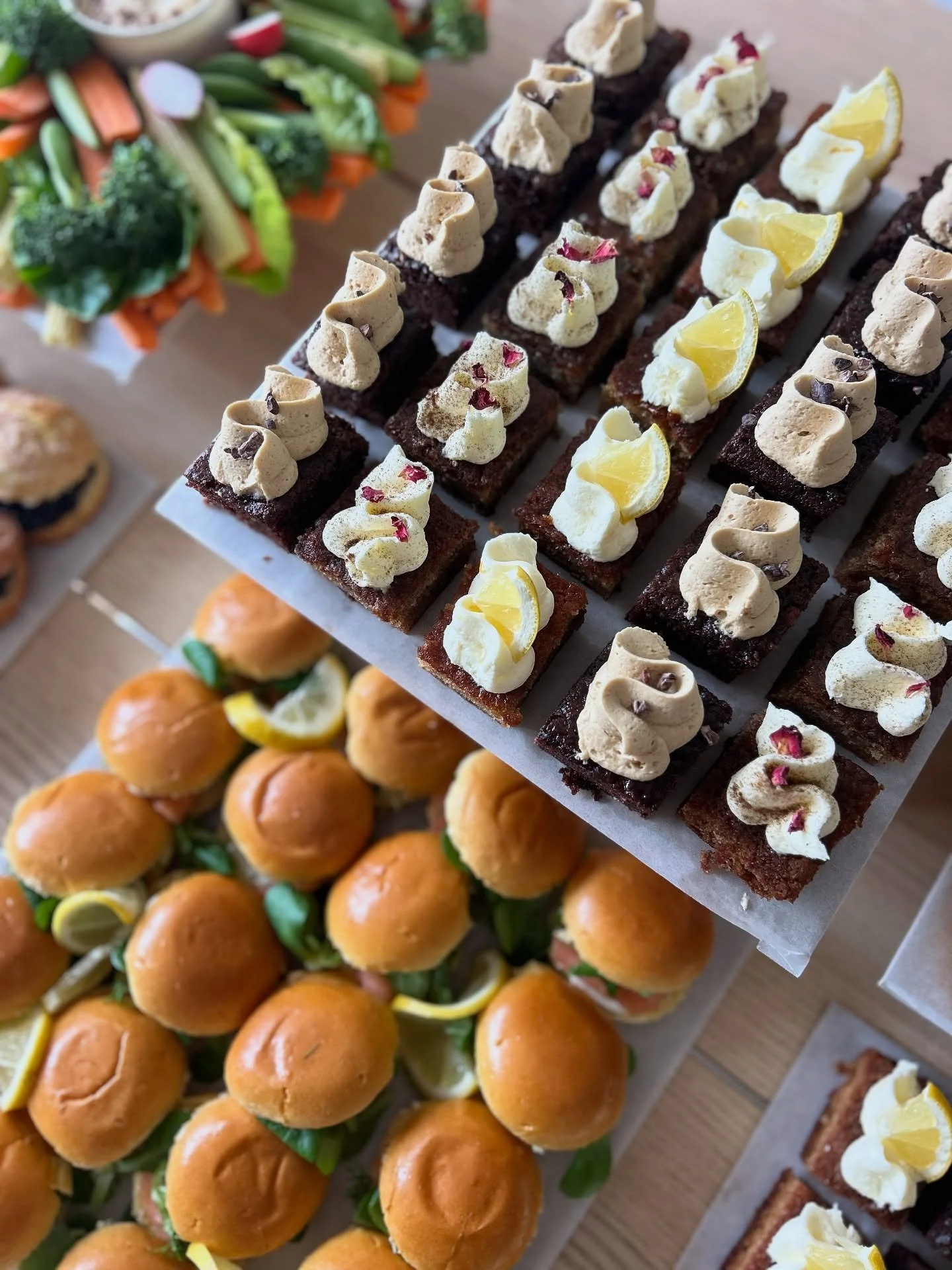 Today&rsquo;s lunch for @bookingcom for an industry event at the lovely @projectsbtn 🫐🫛🥕🧁

A mix of sweet and savoury (including the most delicious scones all made from scratch) and the perfect antidote to this miserable day.

Our diary for Janua