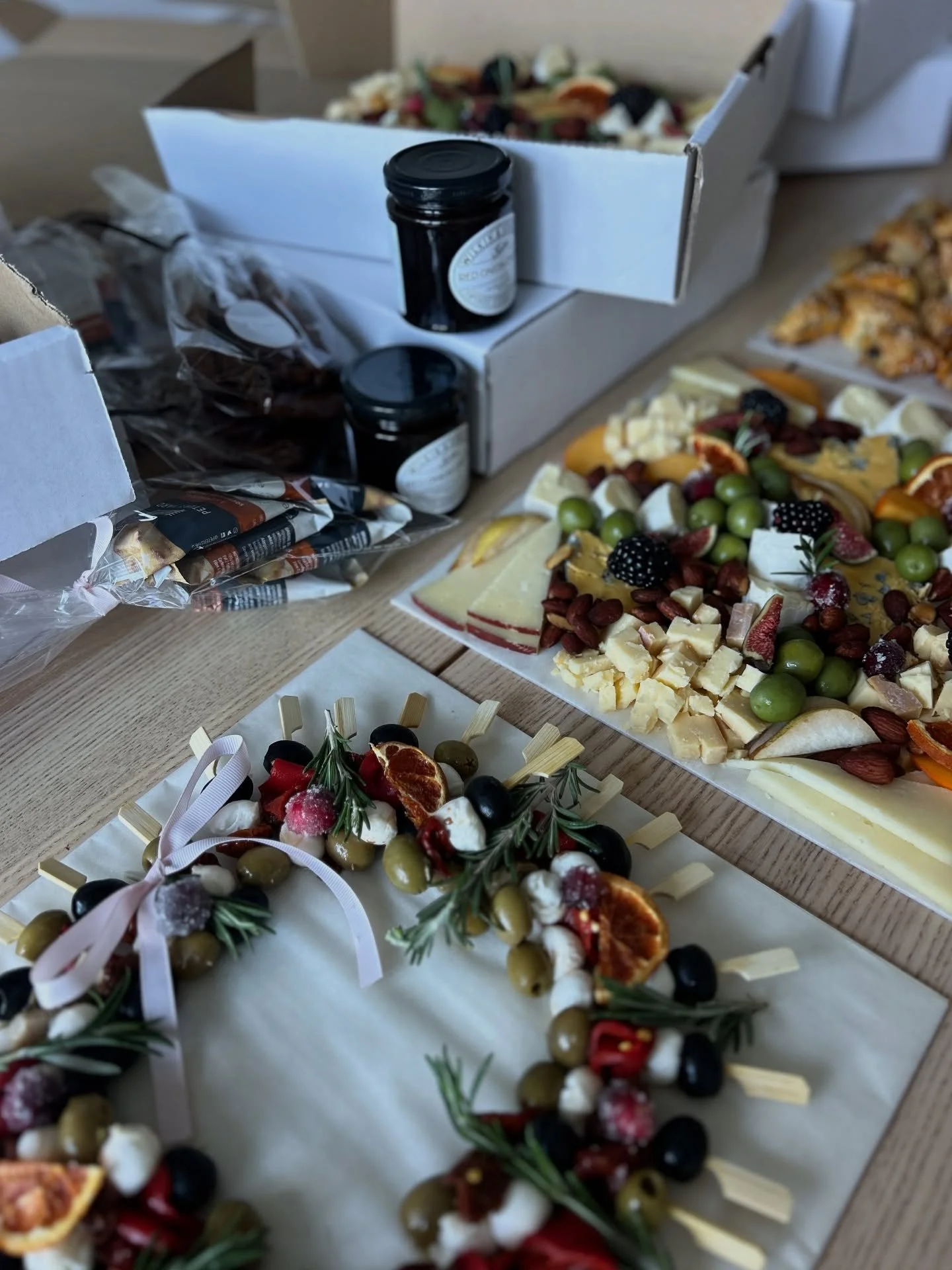 December is in full swing, and we&rsquo;re still over here adding a bow to almost everything 🎀😍🌟
.
.
.
.
.
.
.
#caterer #catering #christmascatering #xmascatering #festivecatering #xmasfood #christmasfood #cheese #cheeseboard #cheeseboardsofinstag