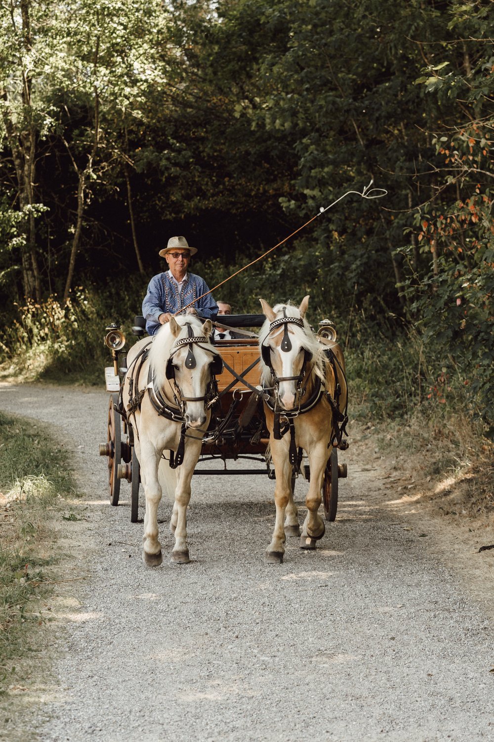 Brautkutsche Vintage auf Waldweg by UhlArt Fotografie