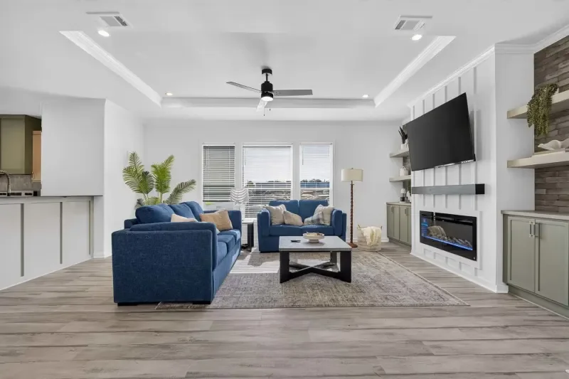 239-silver-springs-silver-spring-living-room-2.webp
