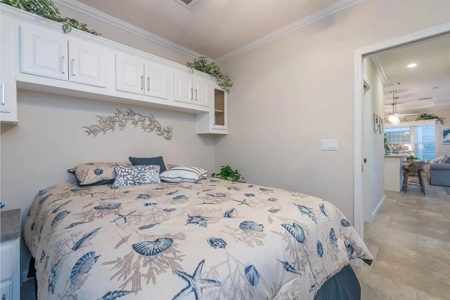 Castano-Shore-Park-2622B-Bedroom-2.jpg