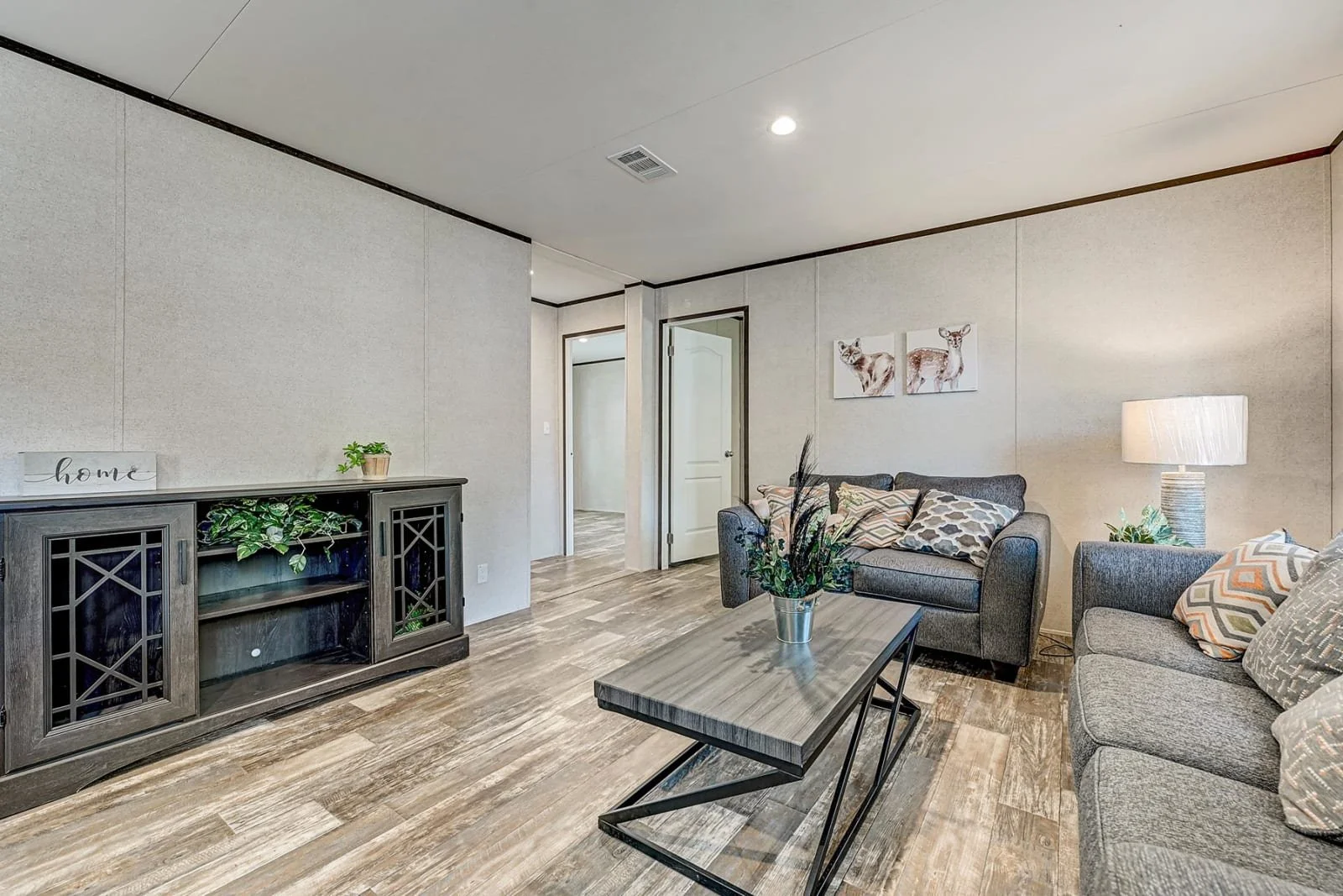 P2856H42P01-Family-Room-2.jpg