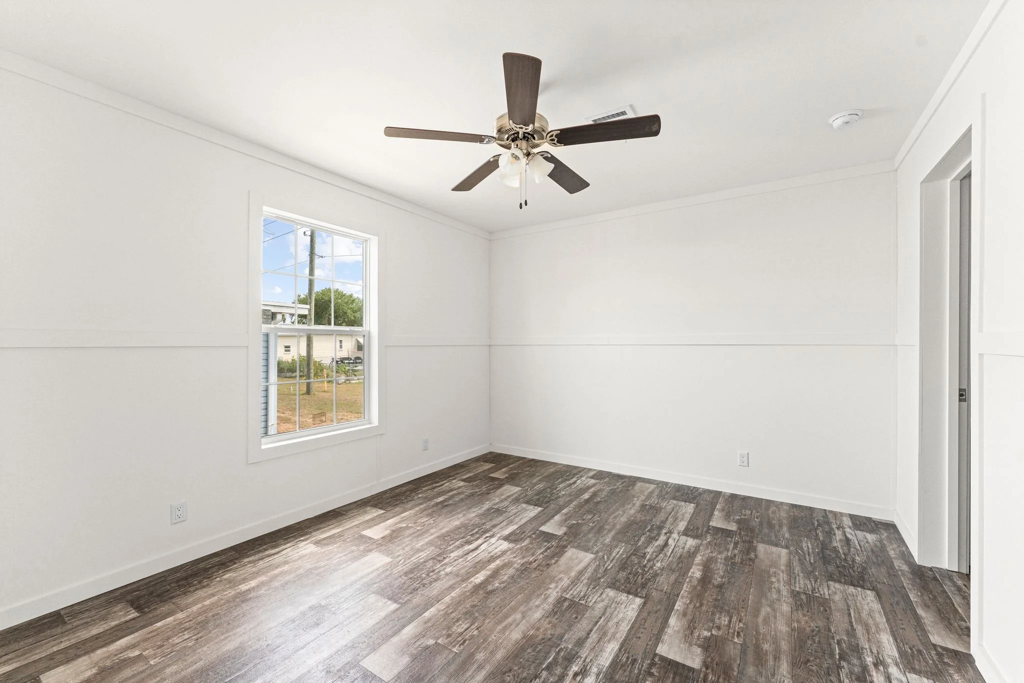 Lake Manor 24x44 (w/12x12 Porch) 2 Bed 2 Bath (1,027 Sq Ft) — Florida