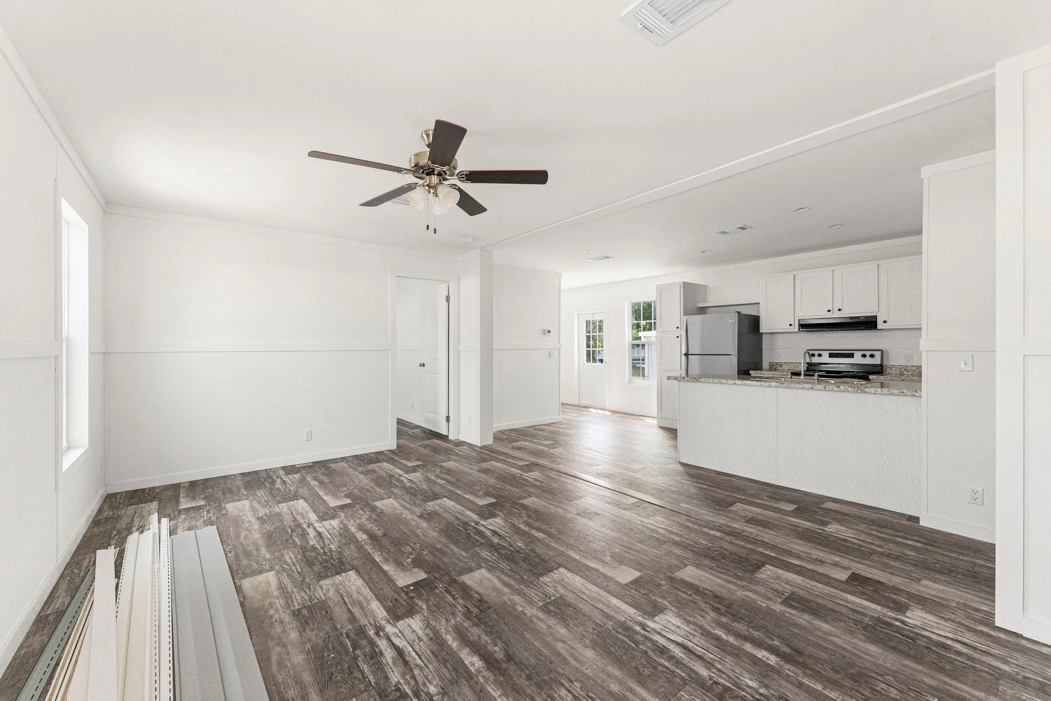 Lake Manor 24x44 (w/12x12 Porch) 2 Bed 2 Bath (1,027 Sq Ft) — Florida