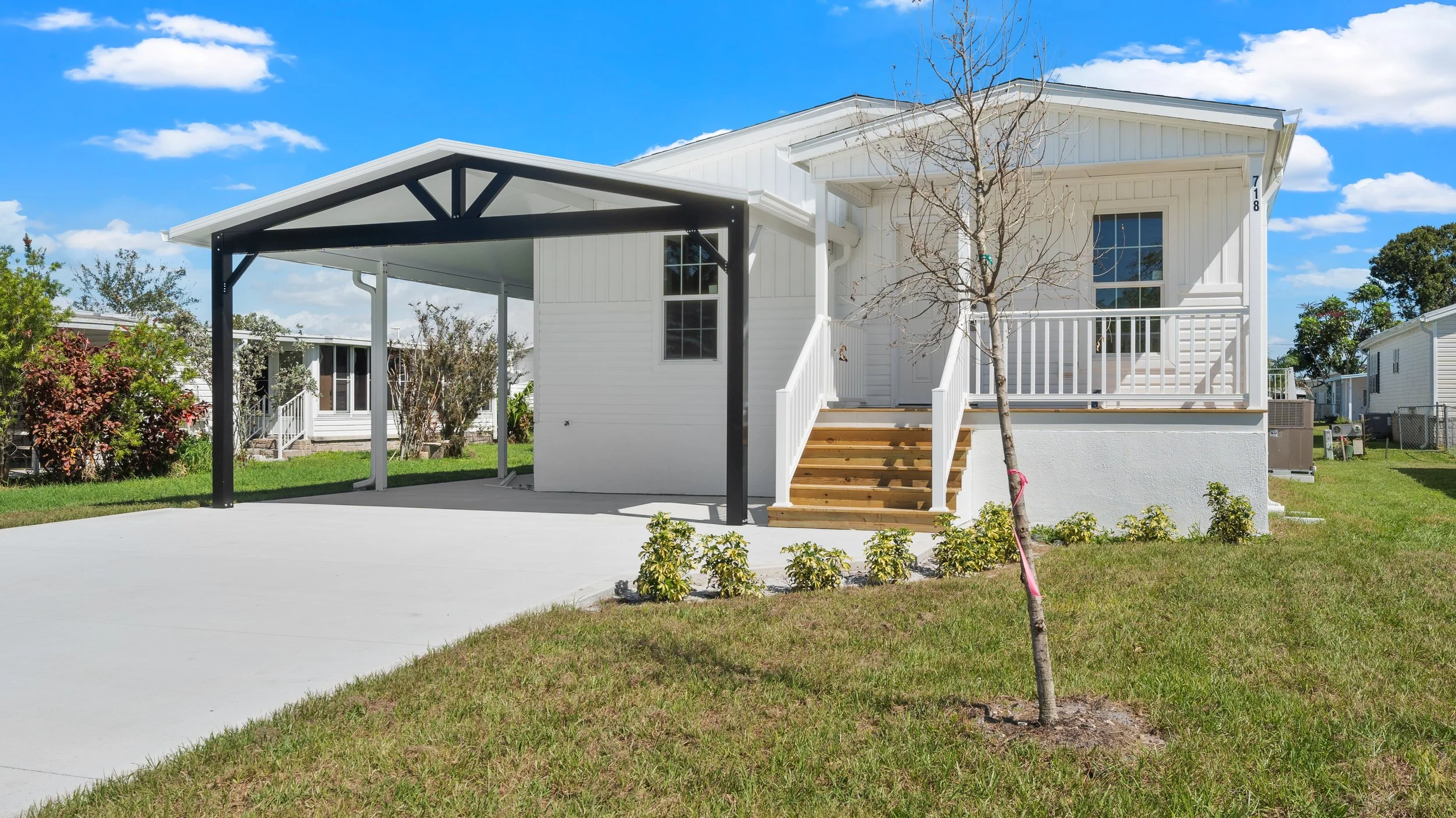 Lake Manor 28 x 52 3B/2BA w/ Porch