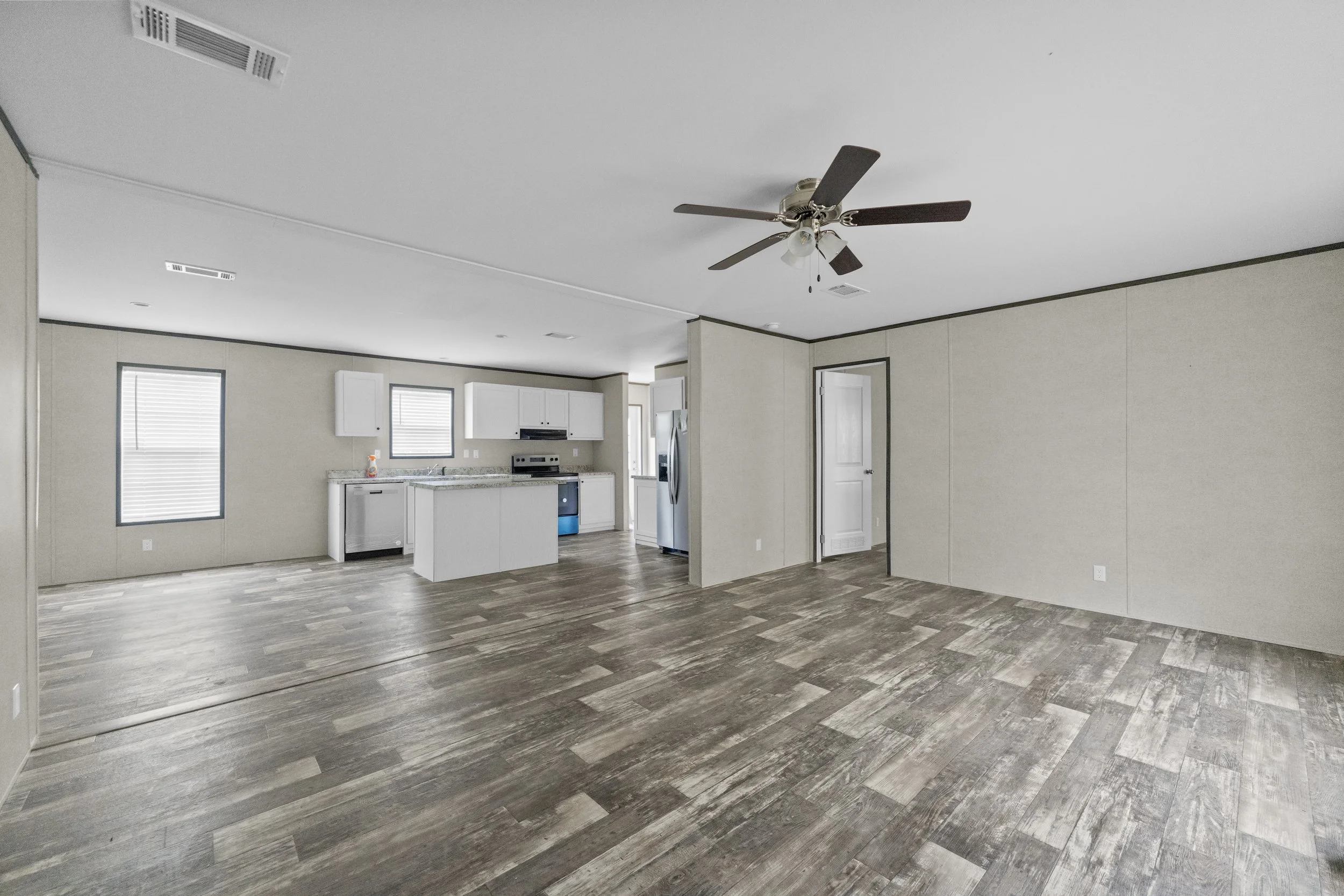 04-Living Area.jpg