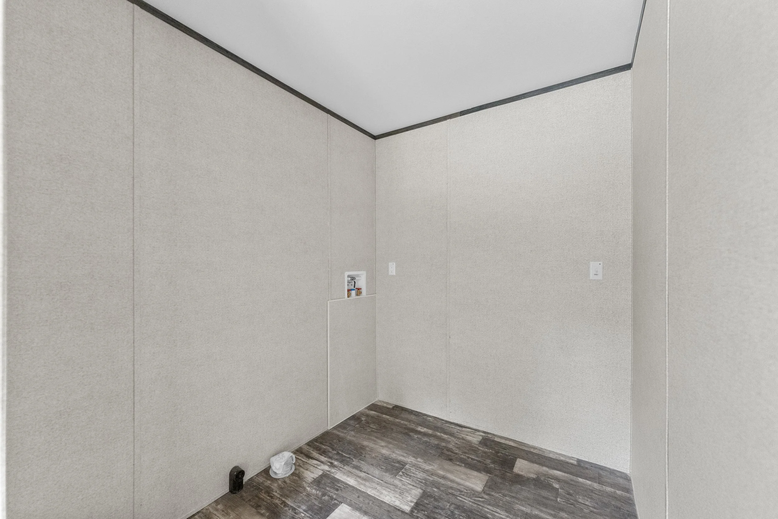 12-Laundry Area.jpg