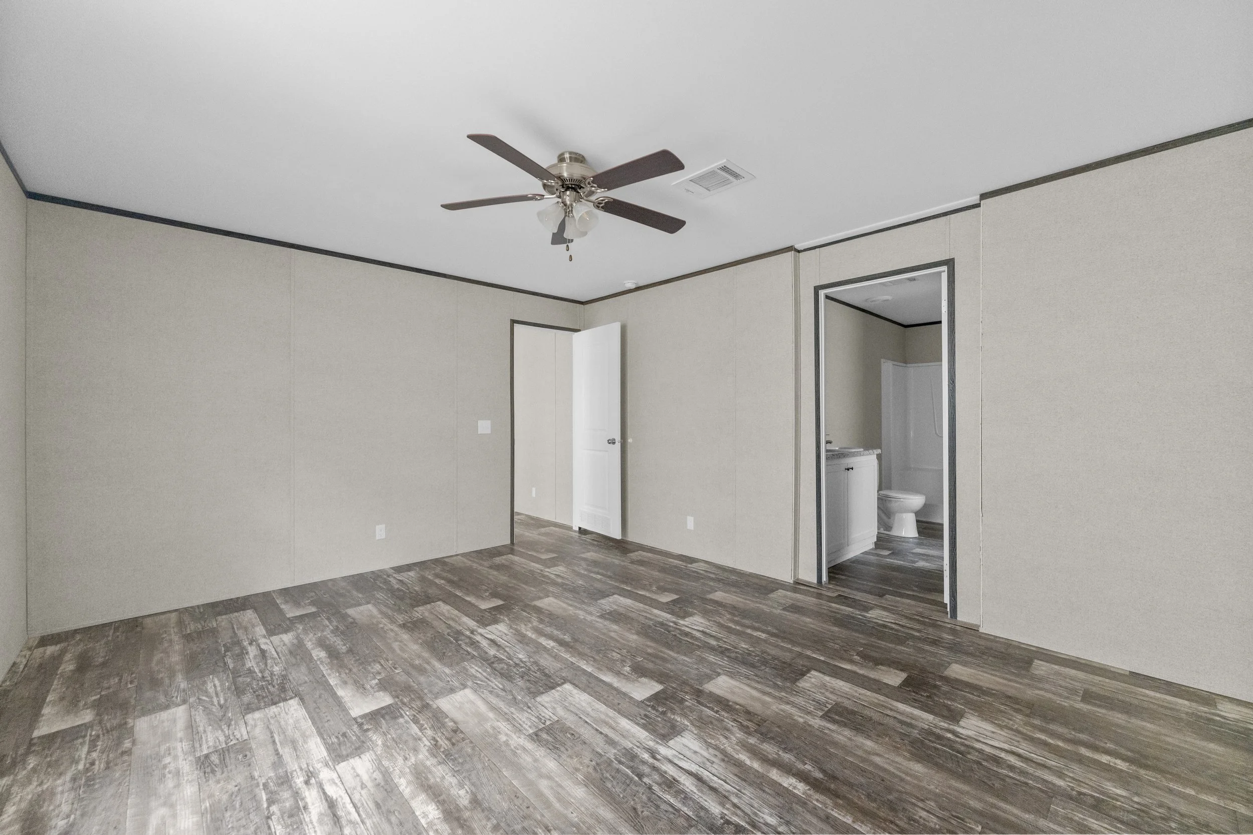 16-Master Bedroom.jpg