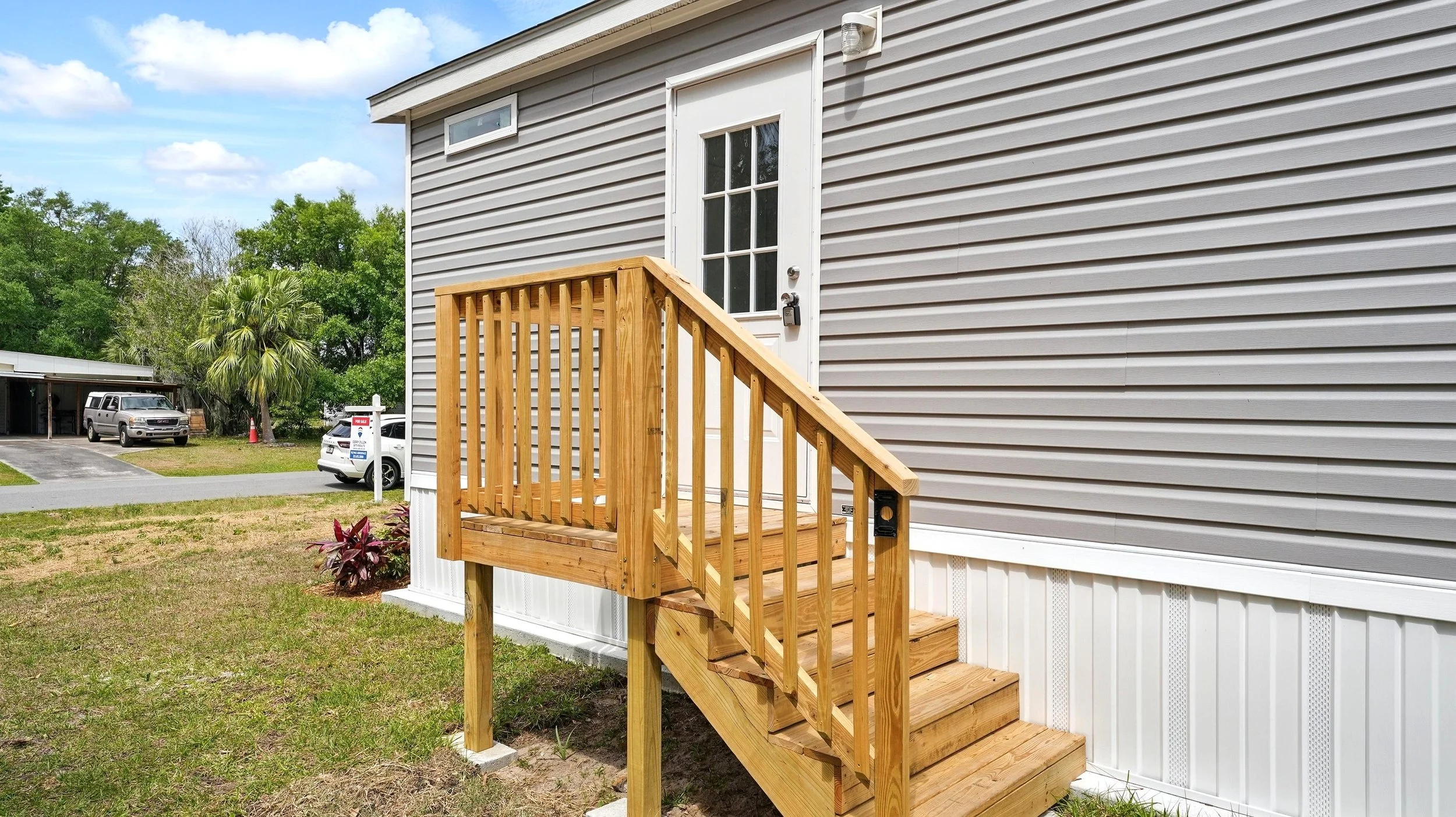 04-Exterior Front.jpg