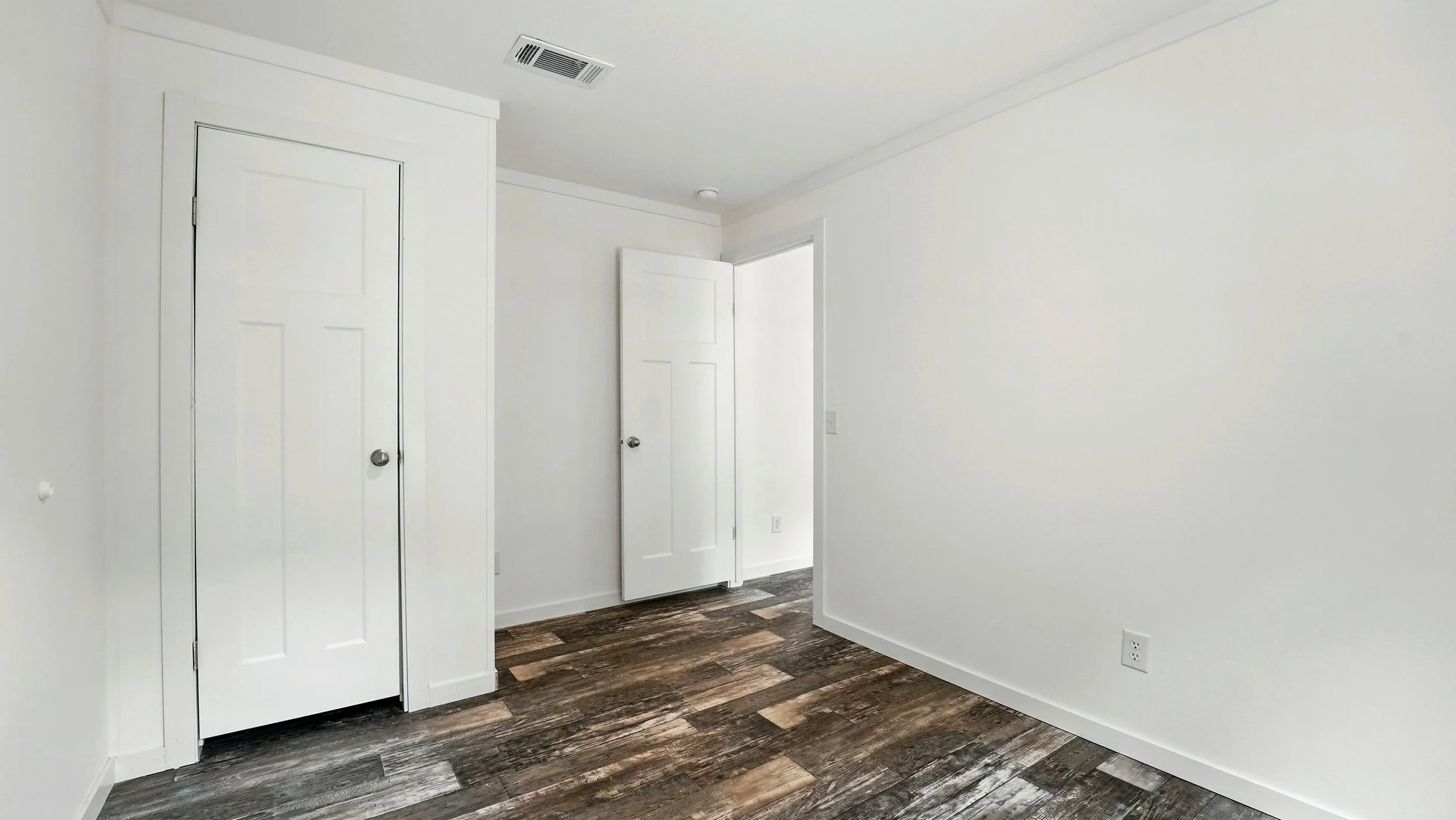21-Bedroom 2.jpg
