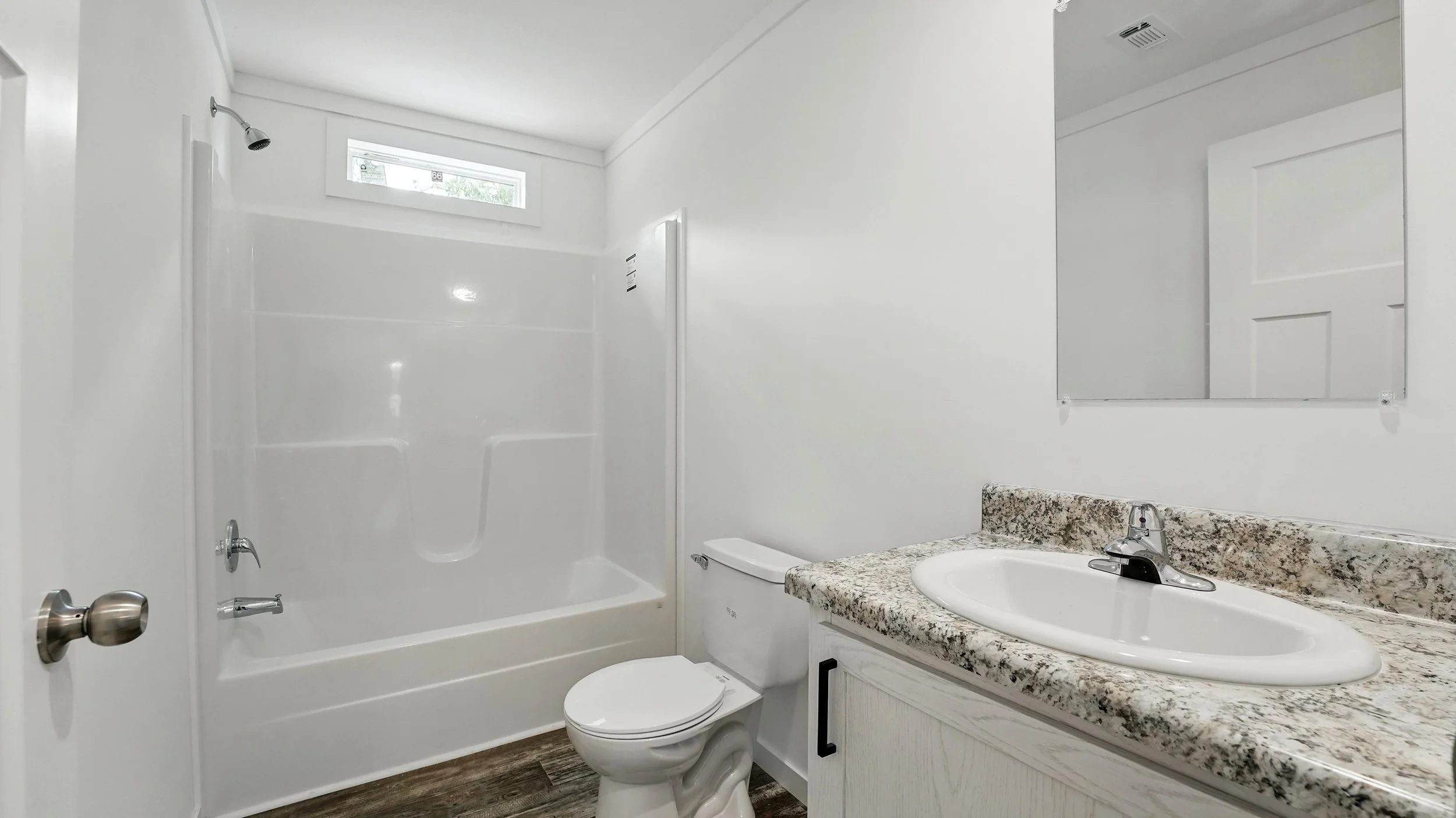 23-Bathroom 2.jpg