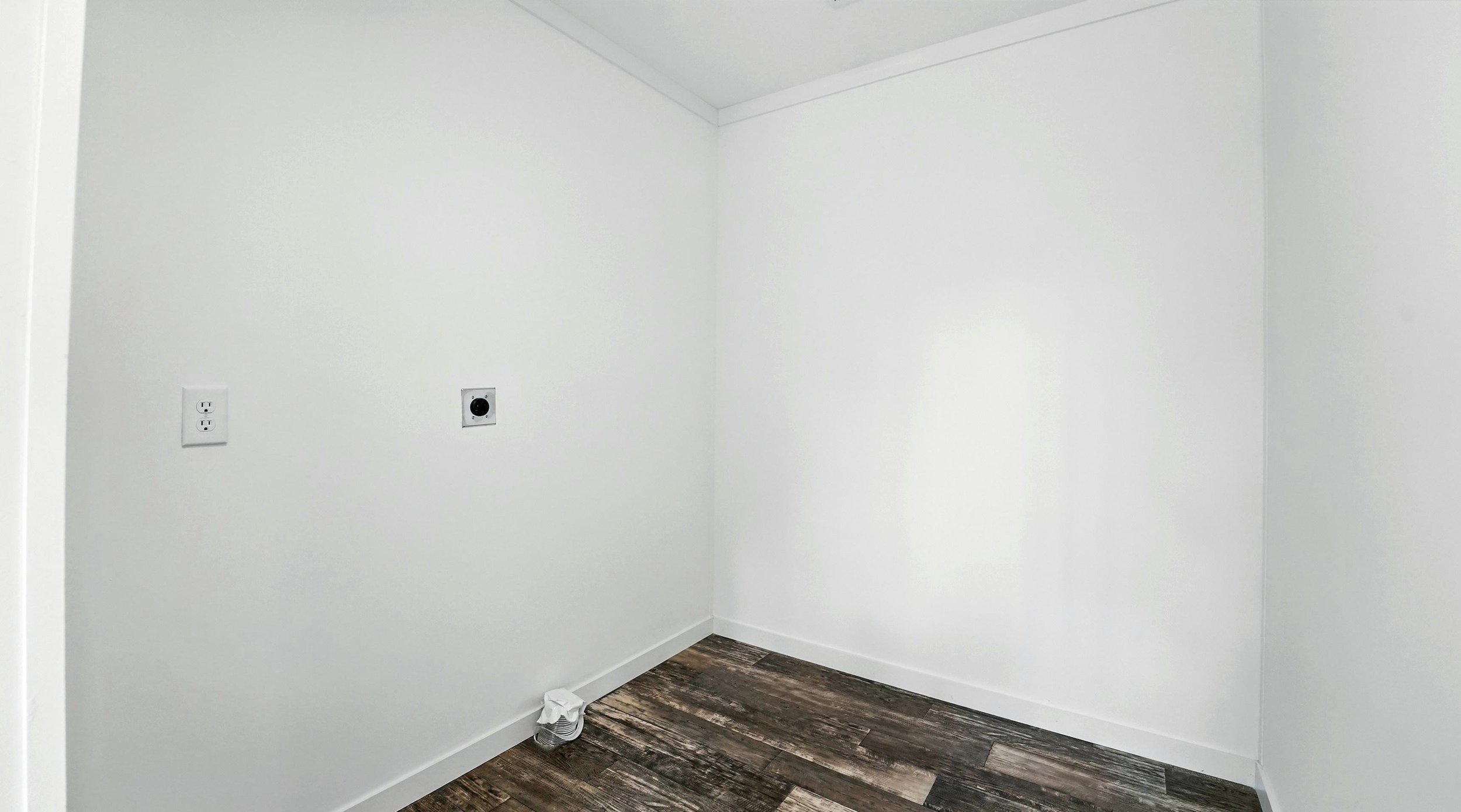 27-Laundry Area.jpg