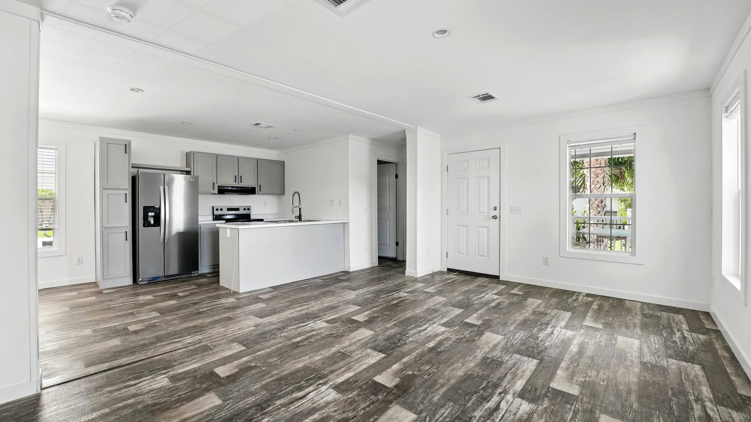 04-Living Area.jpg