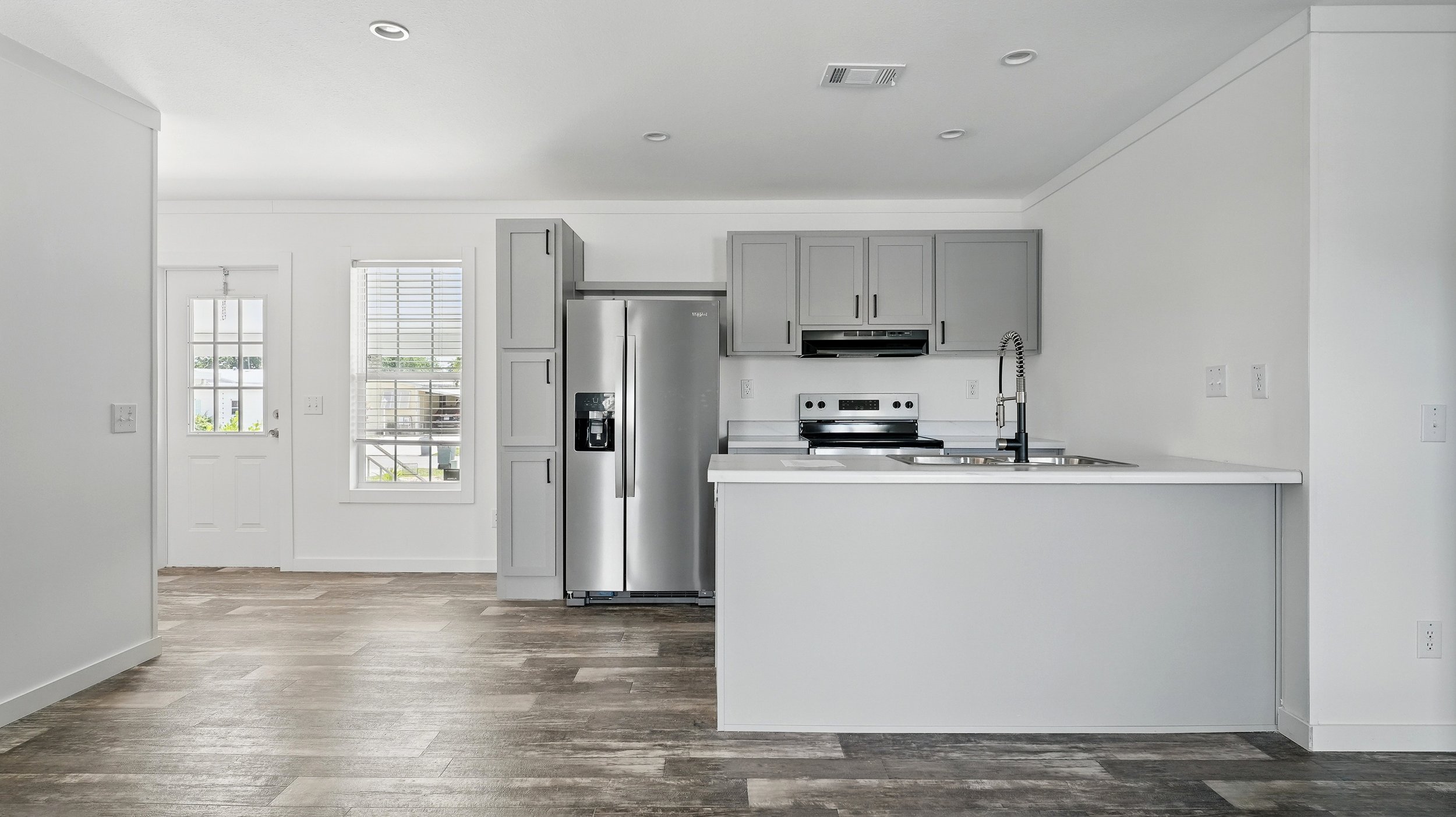 09-Kitchen-2.jpg