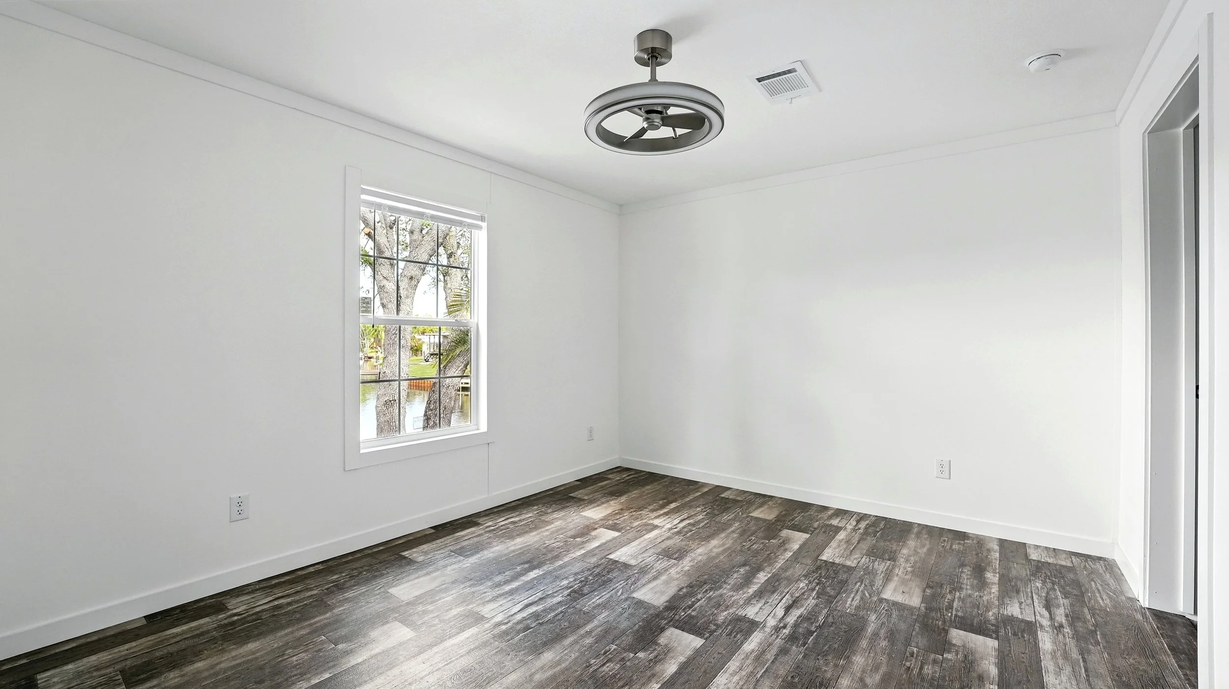 11-Master Bedroom.jpg
