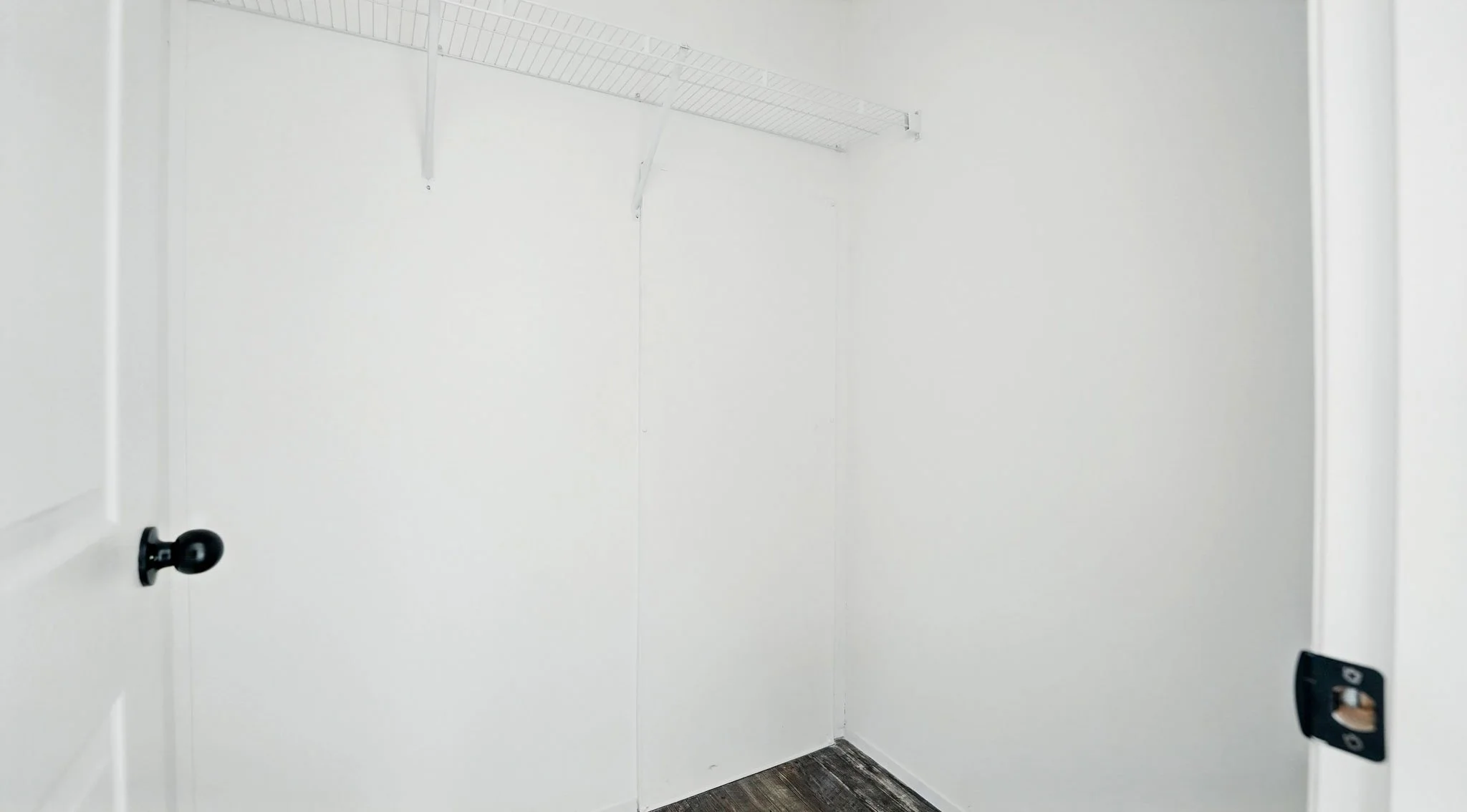 14-Master Closet.jpg