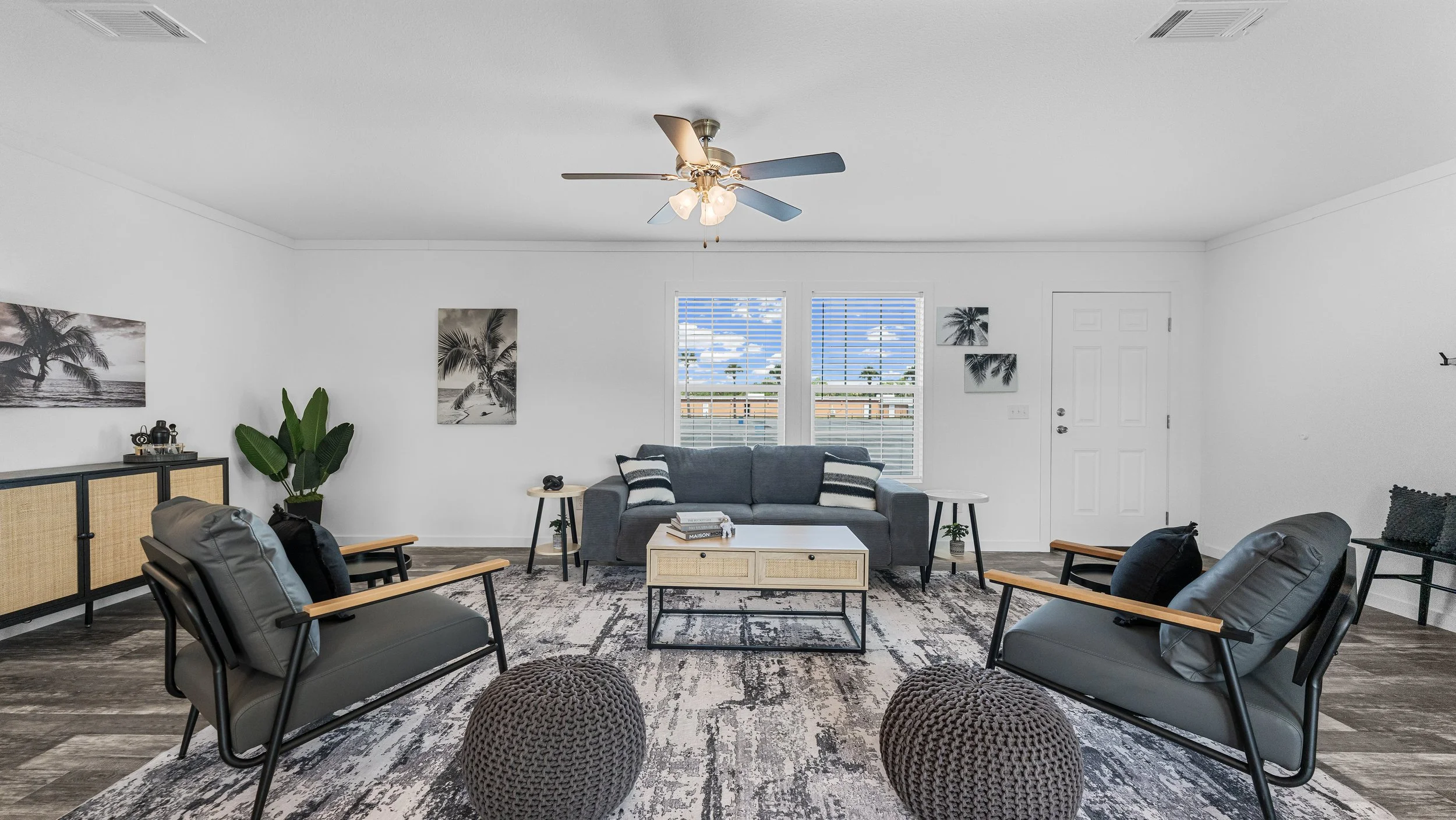 09-Living Area.jpg