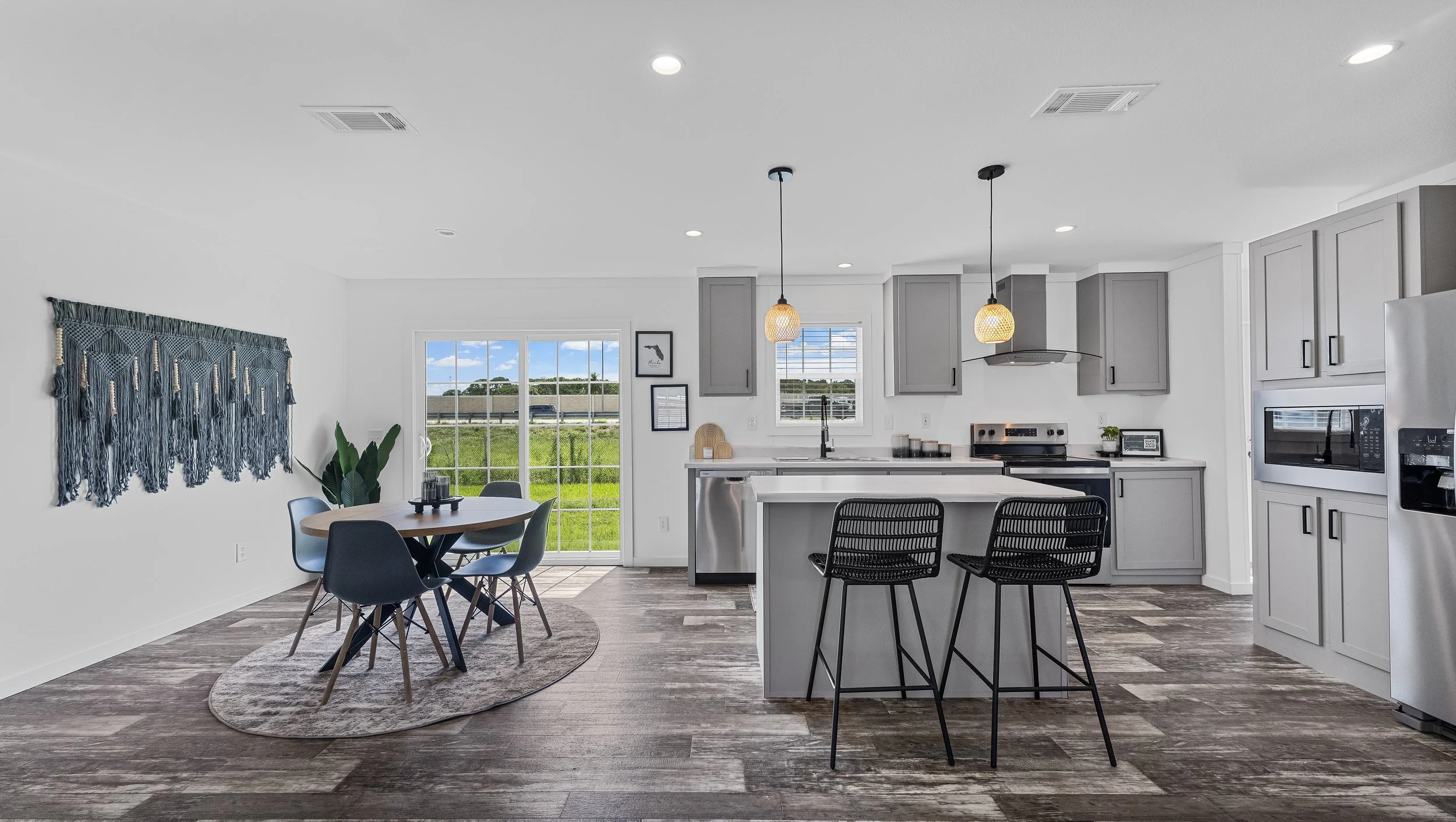 10-Dining to Kitchen.jpg