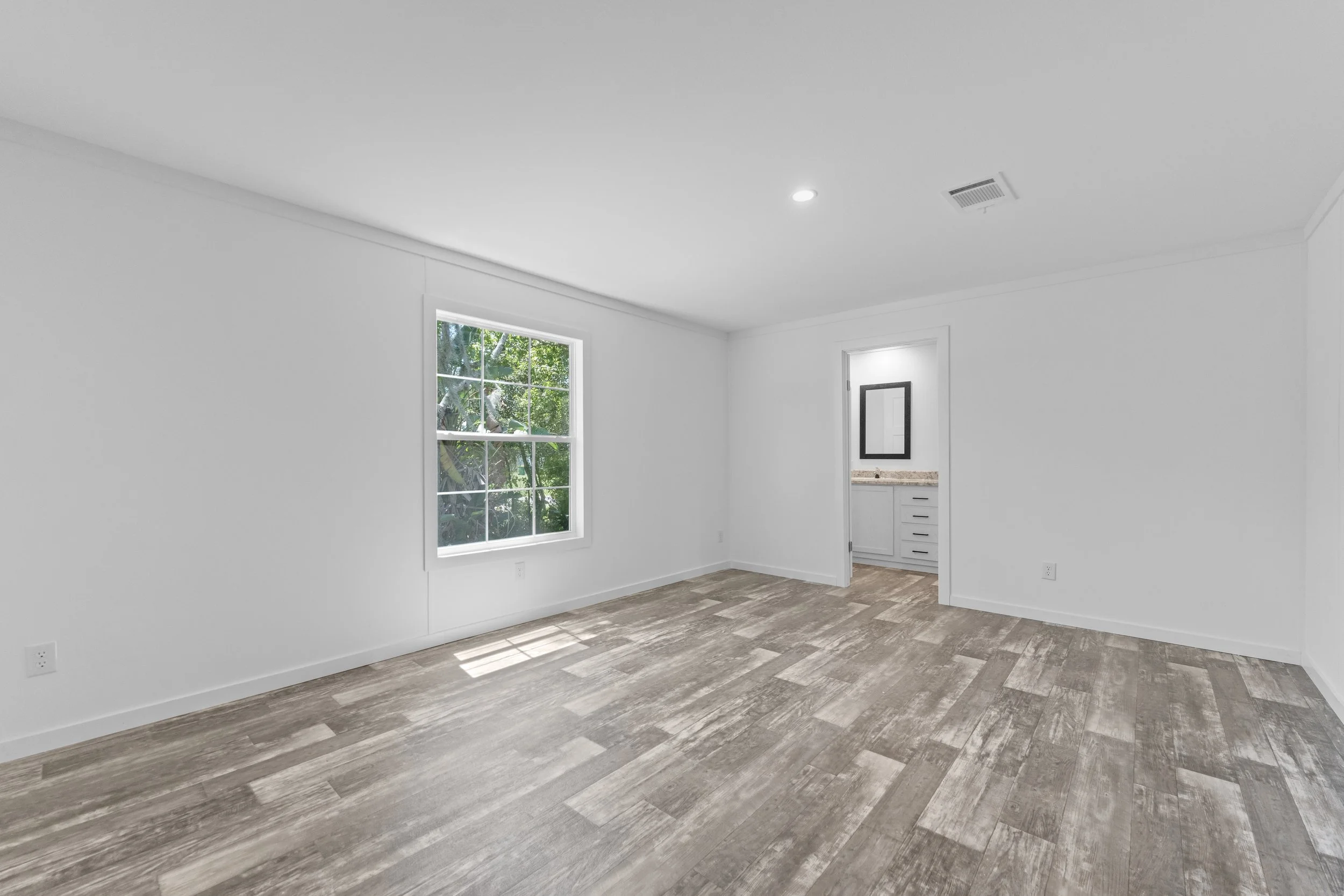 13-Master Bedroom.jpg