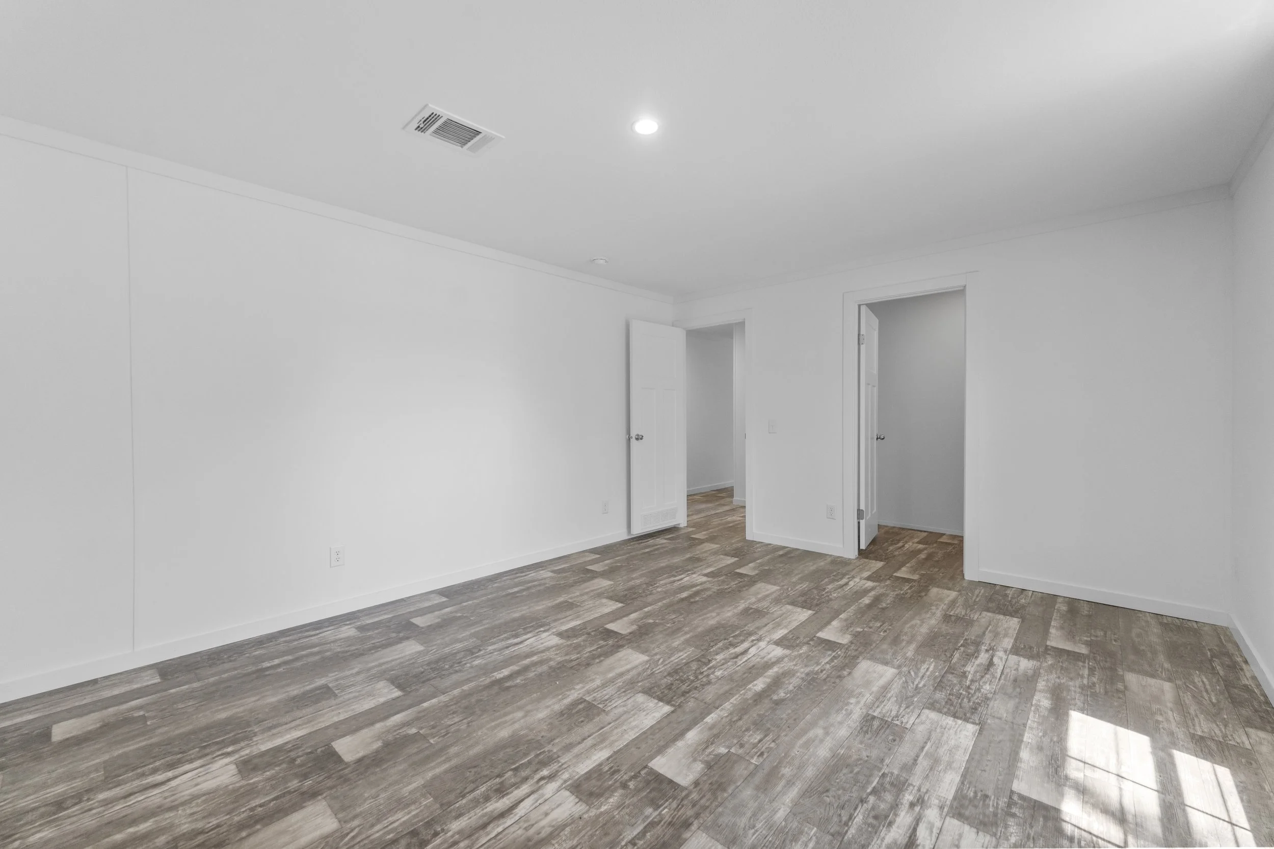 14-Master Bedroom.jpg