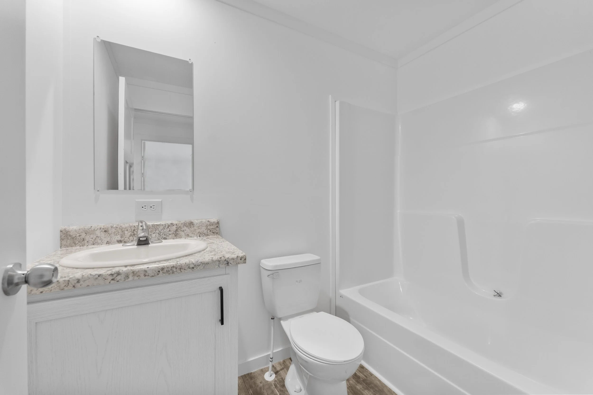 18-Bathroom 2.jpg