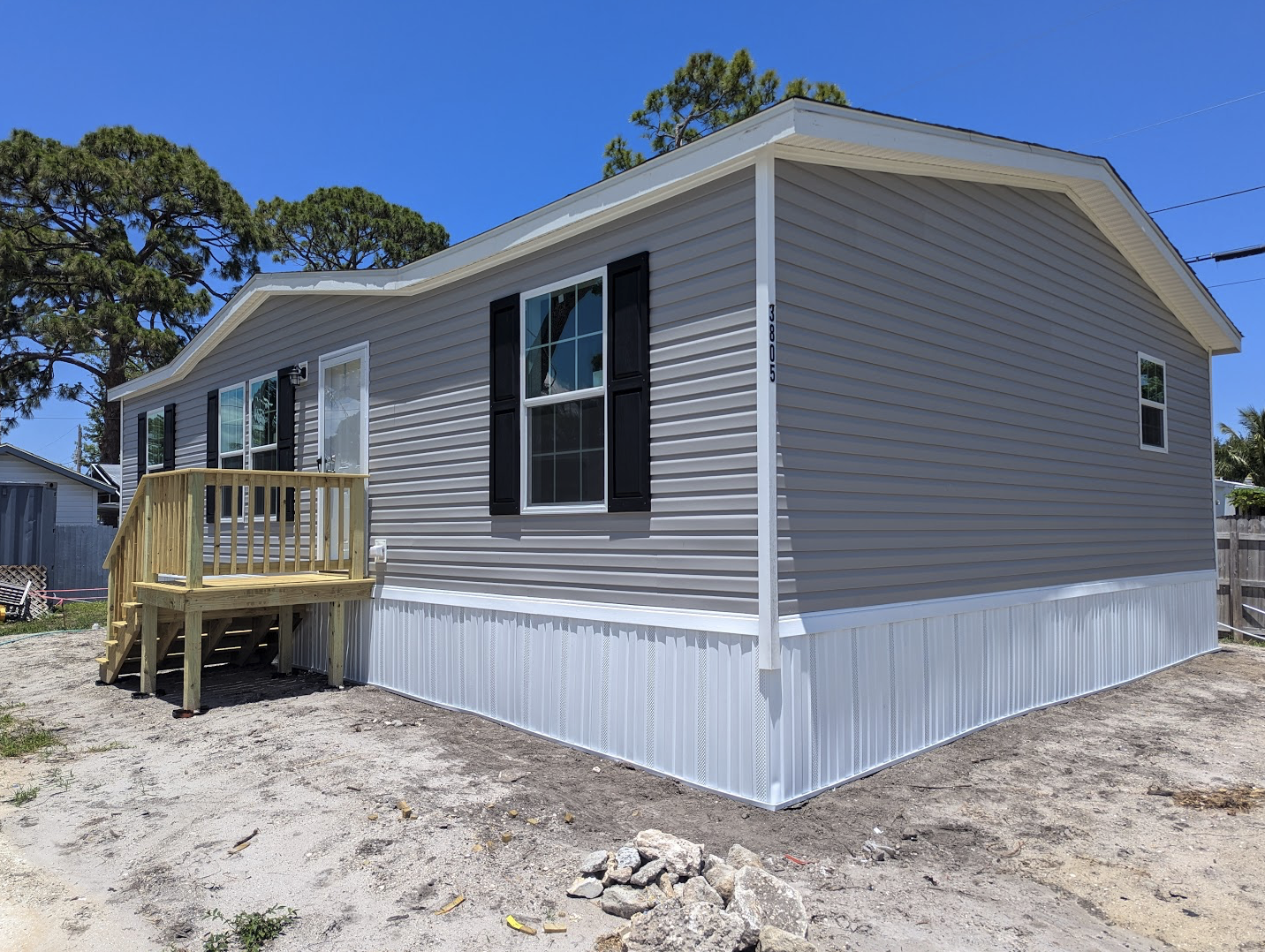 Lake Manor 28 x 44 3B/2BA