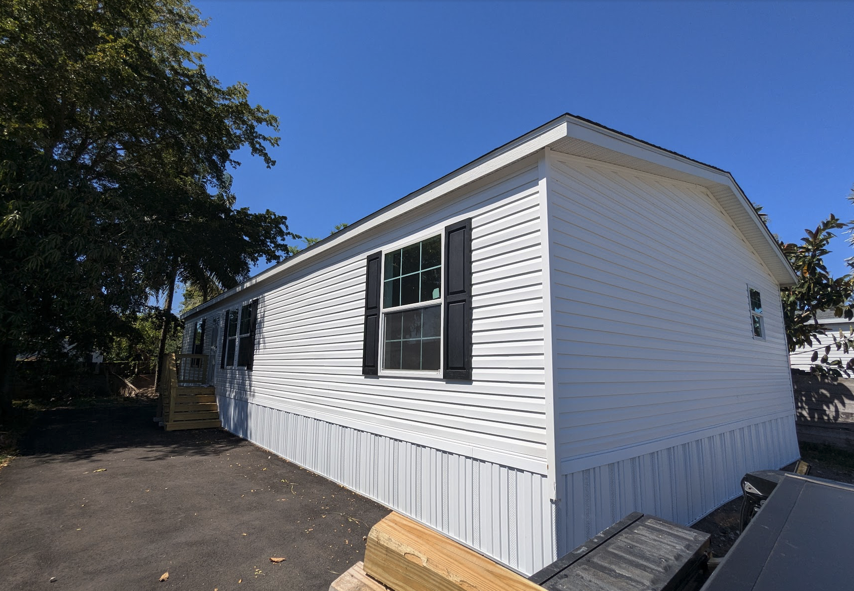 Lake Manor 28 x 60 3B/2BA