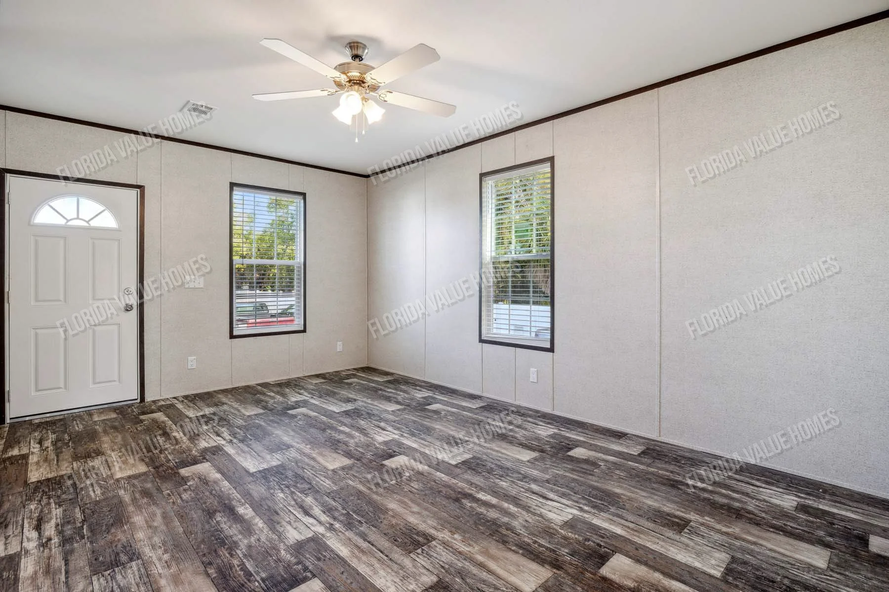 P2448H32P02 Alt 1 Living Room (4).jpg