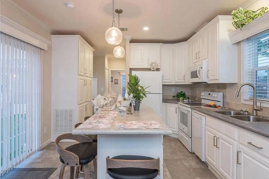 Castano-Shore-Park-2622B-Kitchen-8.jpg