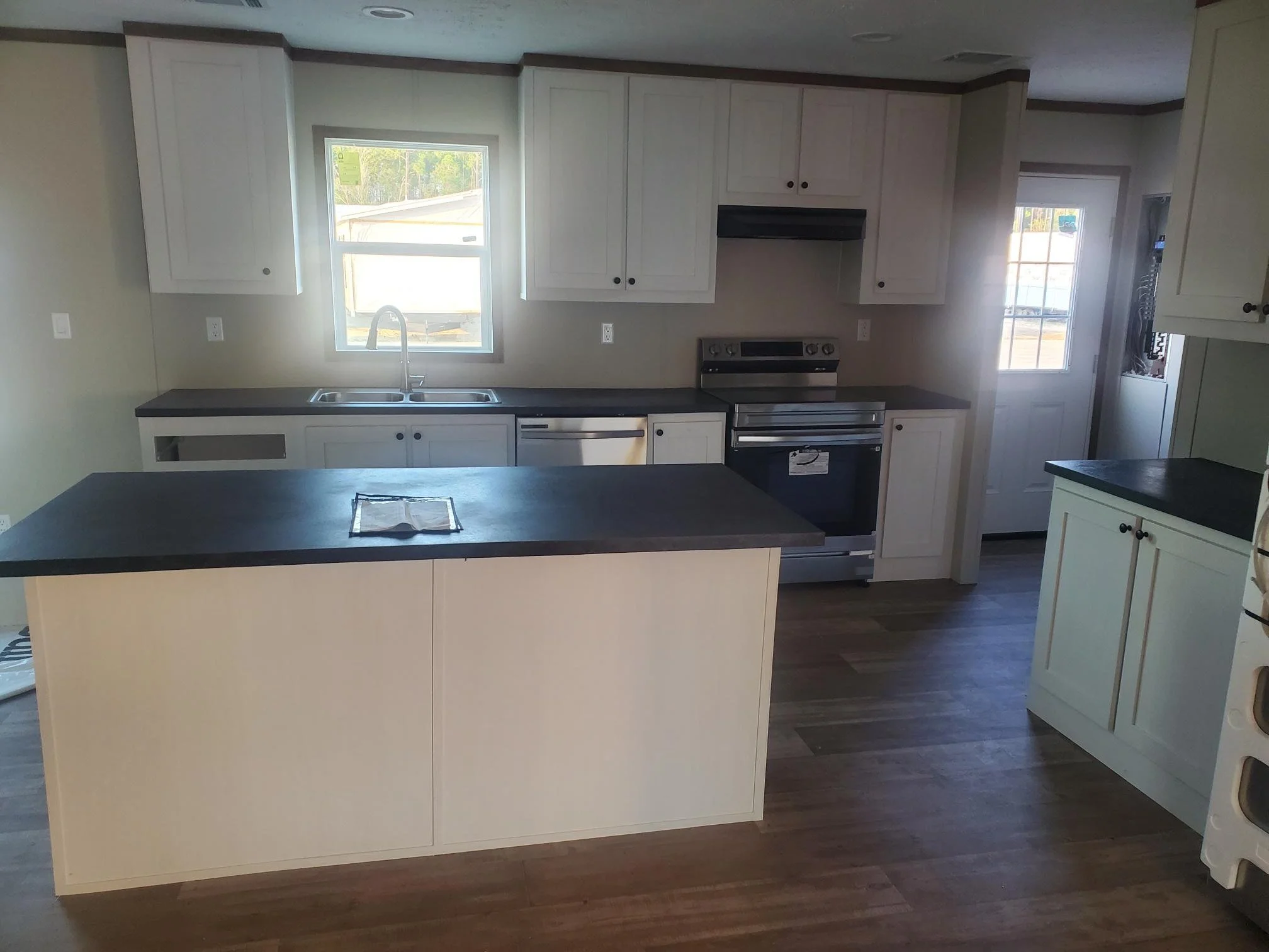 Kitchen 2.jpg