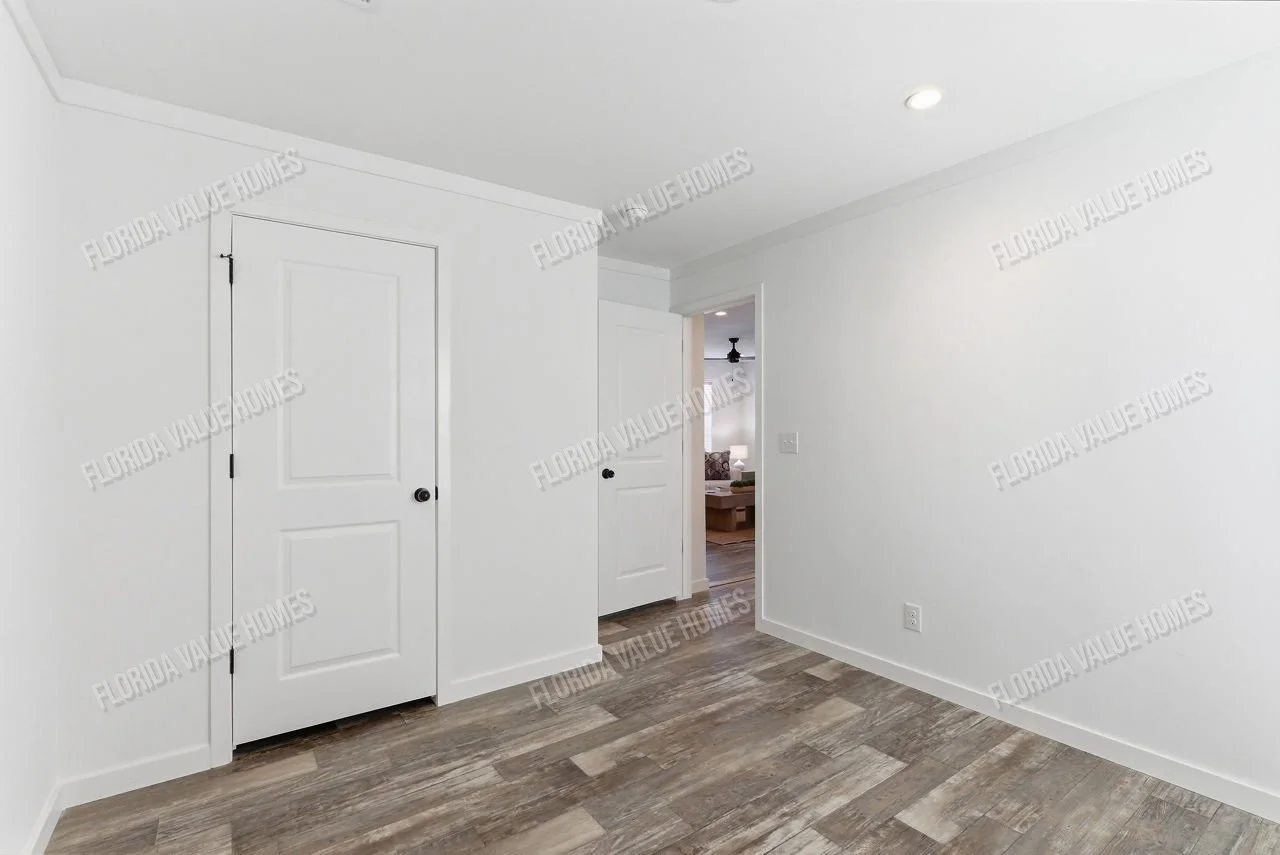239-key-largo-2854h32g01-bedroom3.jpg