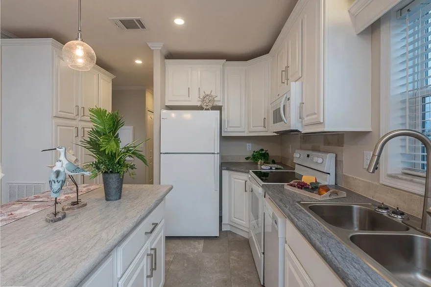 Castano-Shore-Park-2622B-Kitchen-4.jpg