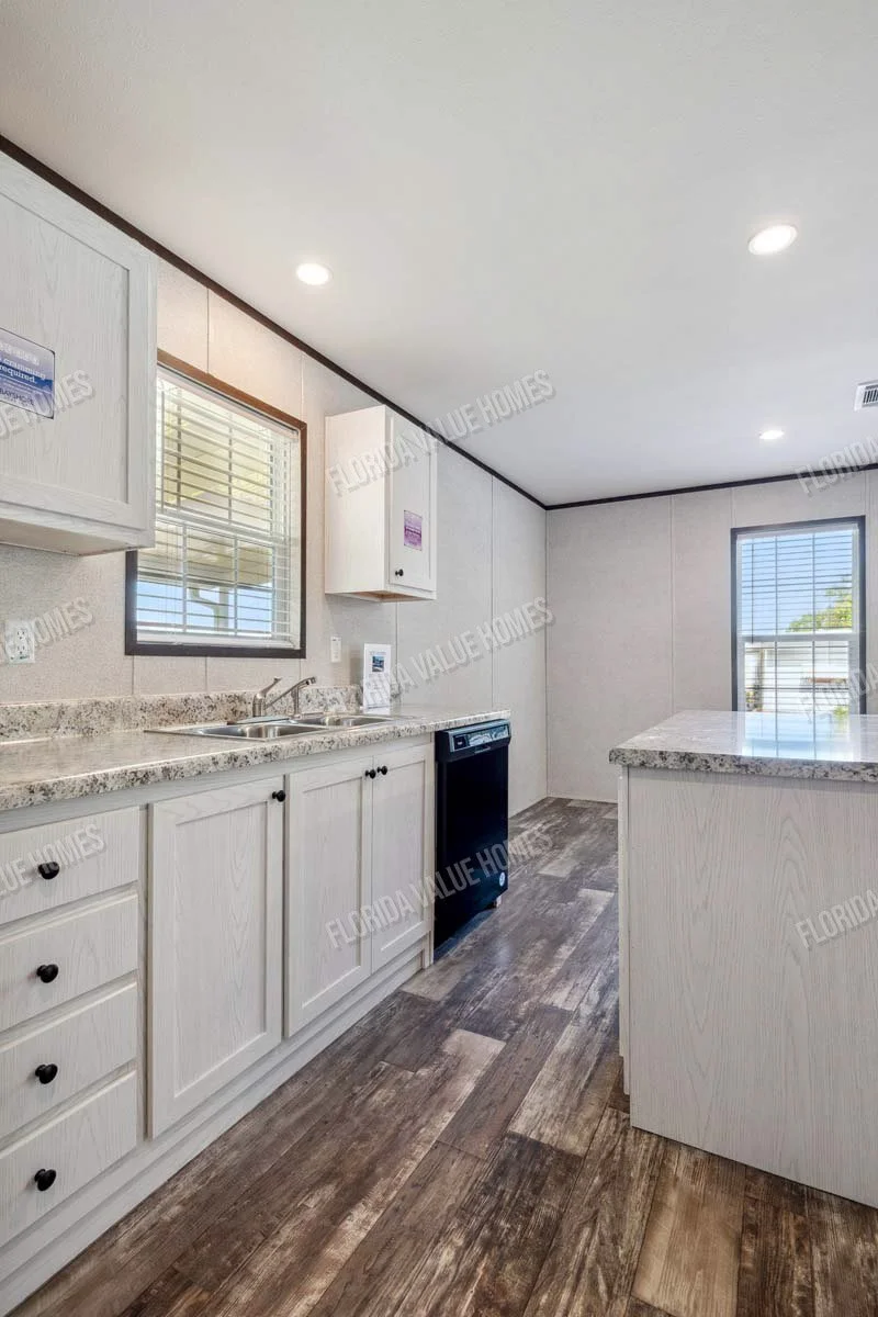 P2448H32P02 Alt 1 Kitchen (7).jpg