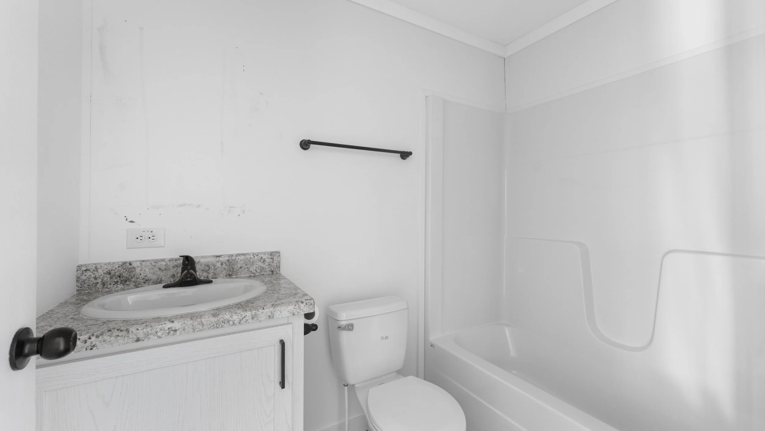 17-Bathroom 2.jpg