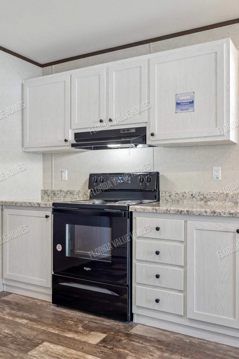 P2448H32P02 Alt 1 Kitchen (8).jpg