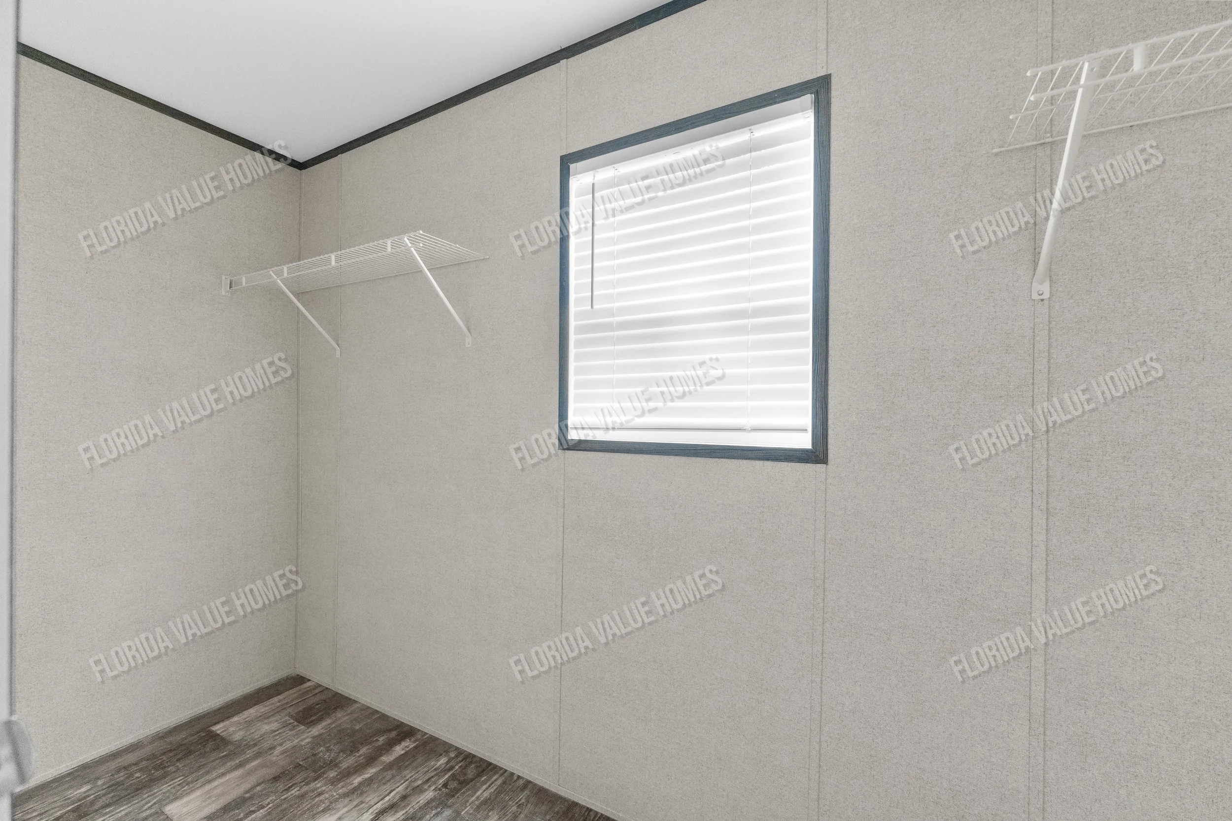 19-Master Closet.jpg