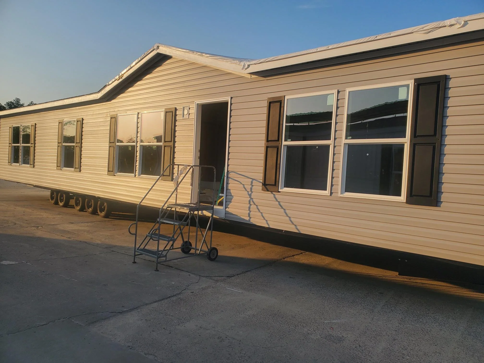Horizon 32x60 "DAWN" 3 Bed 2 Bath w/ DEN (1,800 Sq Ft)