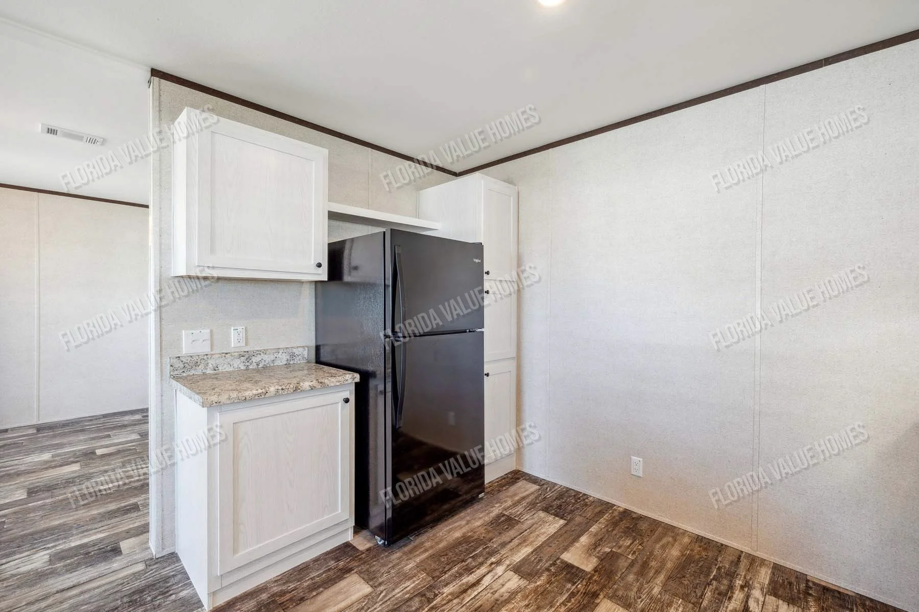 P2448H32P02 Alt 1 Kitchen (6).jpg