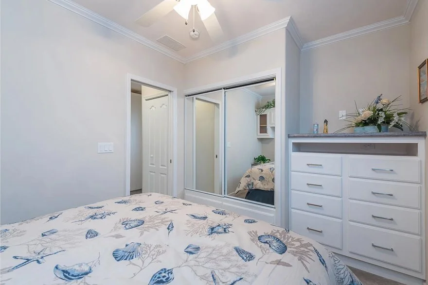 Castano-Shore-Park-2622B-Bedroom-3.jpg