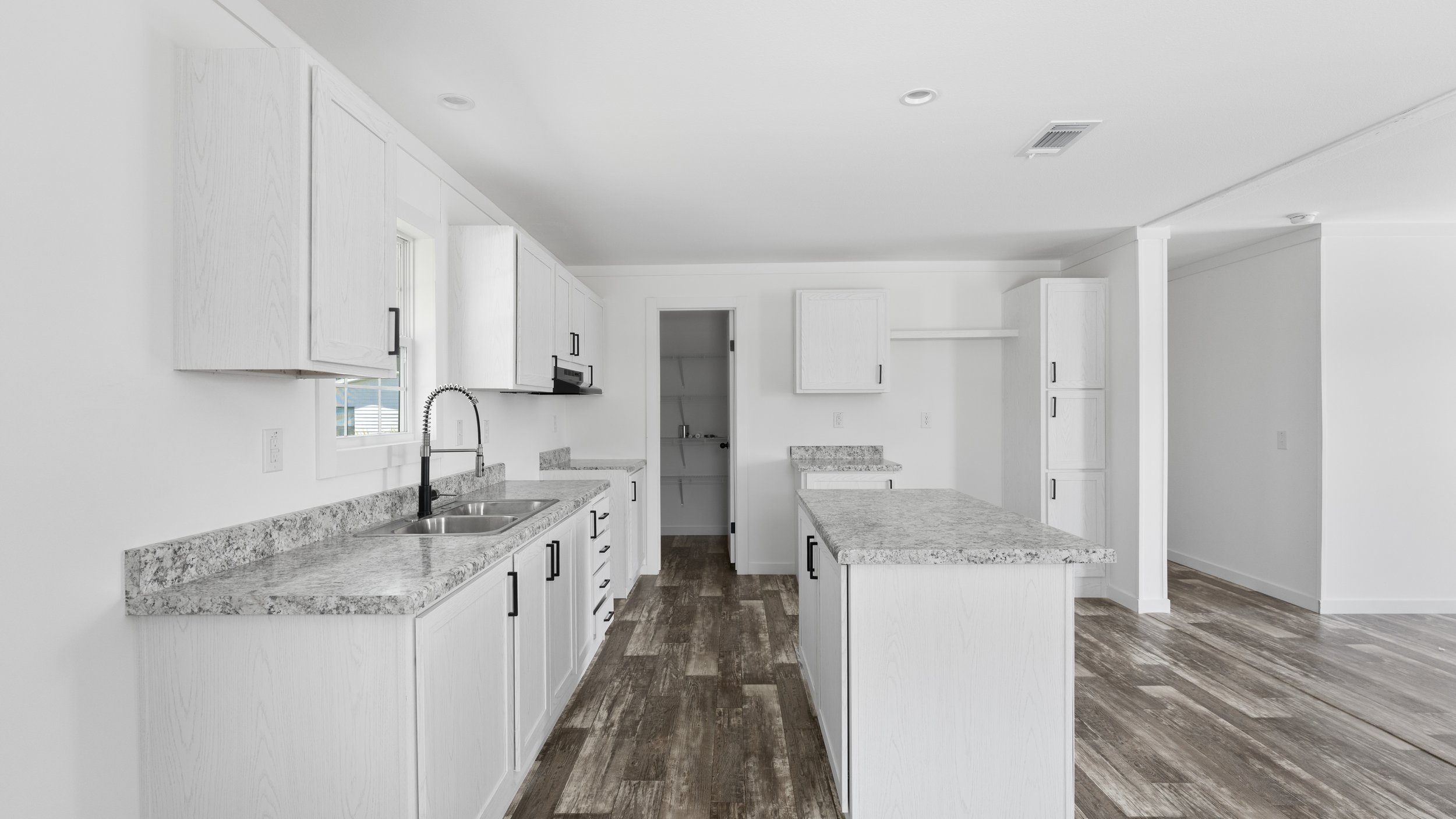 10-Kitchen.jpg