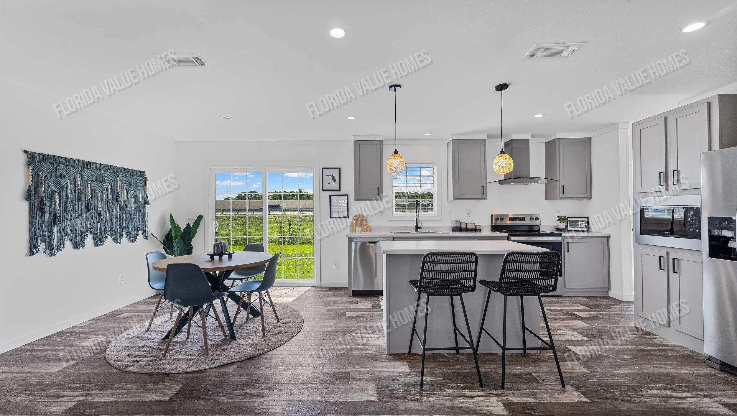 10-Dining to Kitchen.jpg