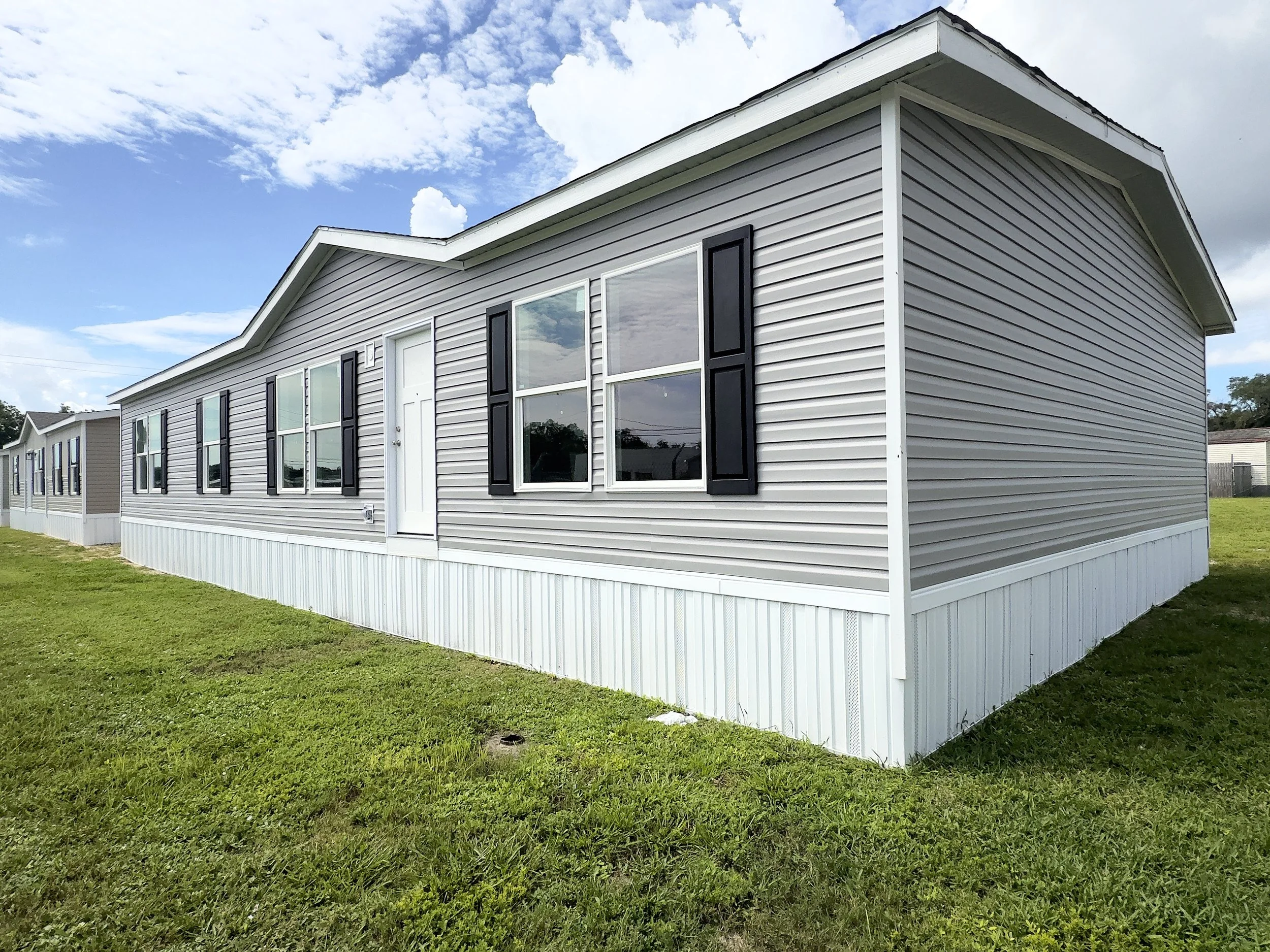 Horizon 32x60 "DAWN" 3 Bed 2 Bath w/ DEN (1,800 Sq Ft)