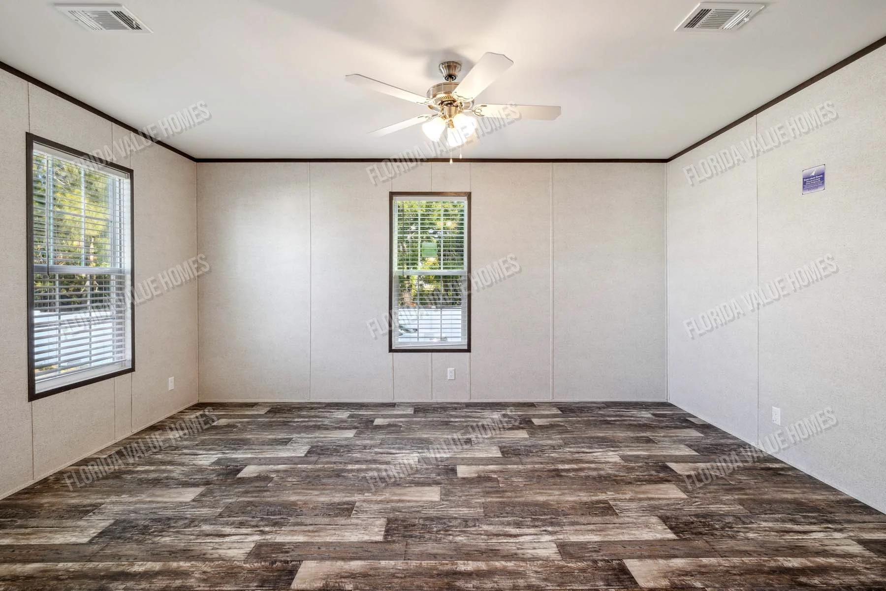 P2448H32P02 Alt 1 Living Room (3).jpg