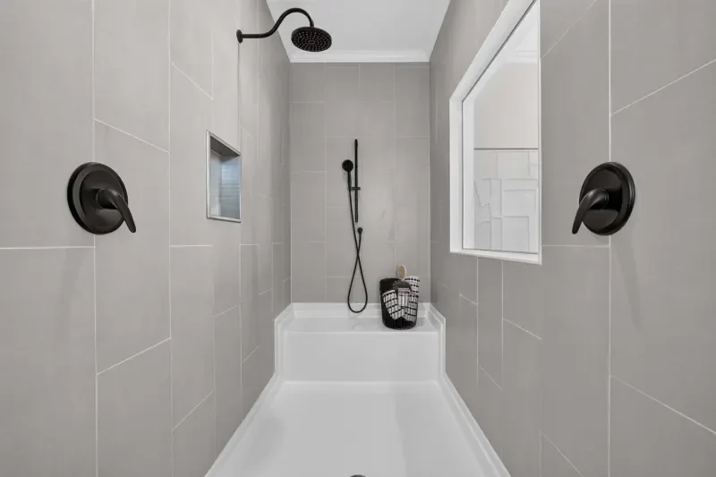 239-silver-springs-silver-spring-primary-bath-3.webp