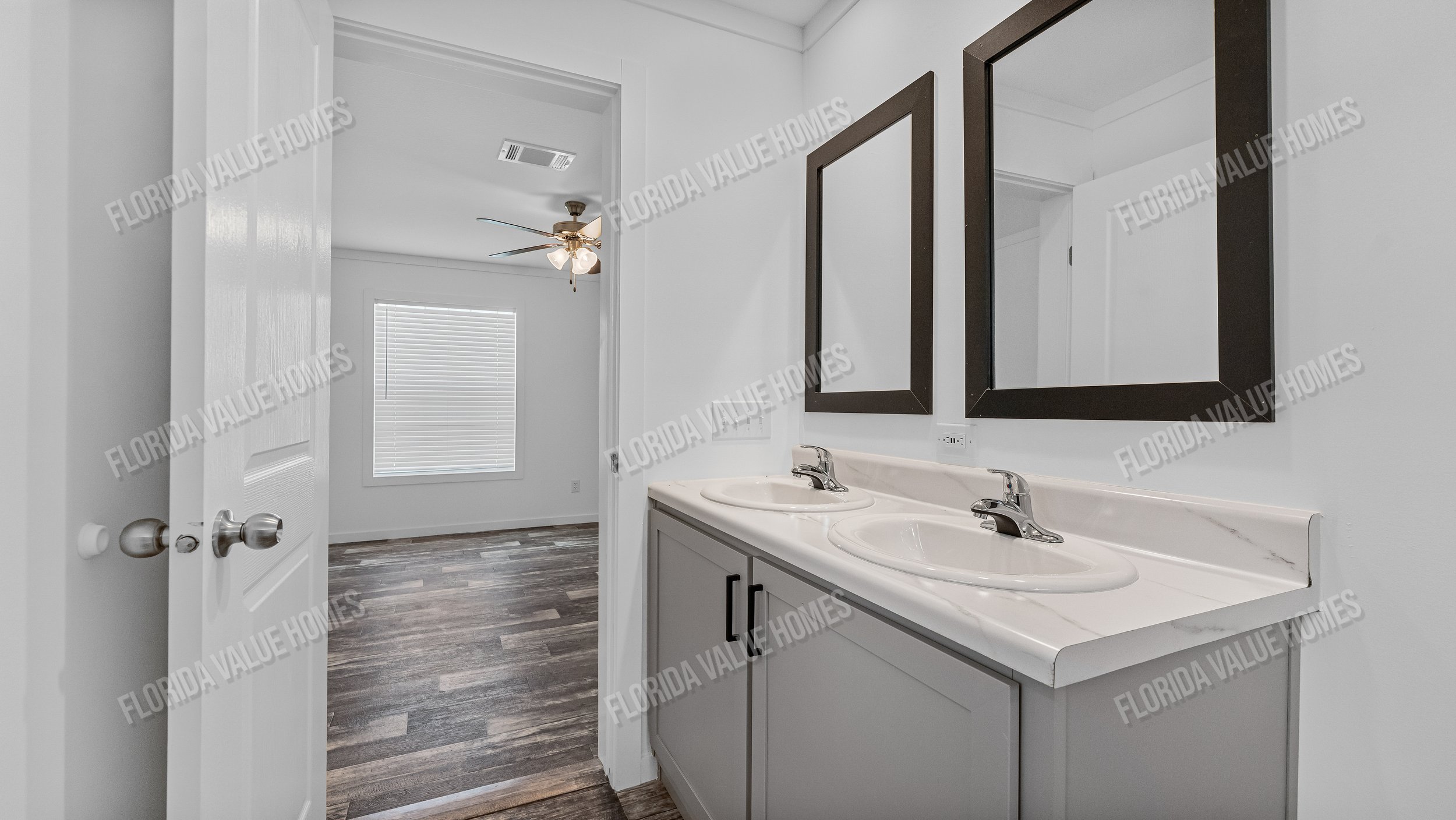 24-Master Bathroom.jpg