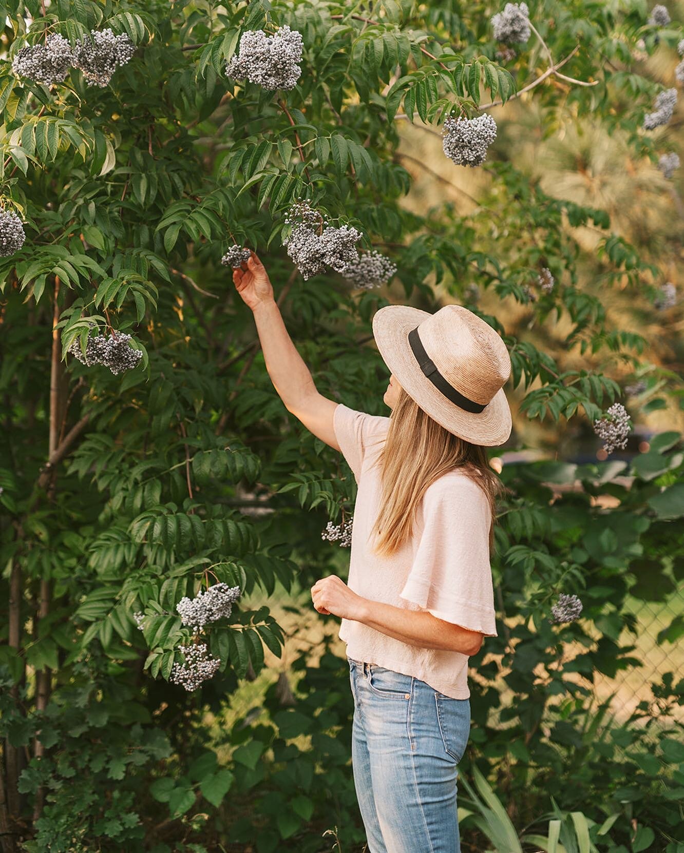 Throughout this new cycle with the New Moon in Aries &amp; the eclipse portal, you can refer to me as the&hellip;&rdquo;Lady of Leisure&rdquo;. 
⠀⠀⠀⠀⠀⠀⠀⠀⠀
I feel like I&rsquo;ve been hustling, making a lot happen in regards to retreats, new business 