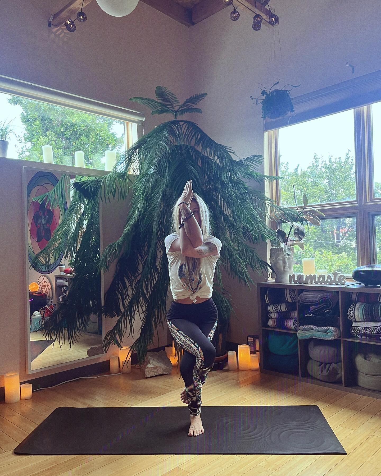 BALANCE 🖤🤍
Balancing postures in yoga are found to be helpful in relieving stress and reducing inner tension. Additionally, they improve focus, concentration and memory. One of the major benefits of balancing poses is the awareness and ability to